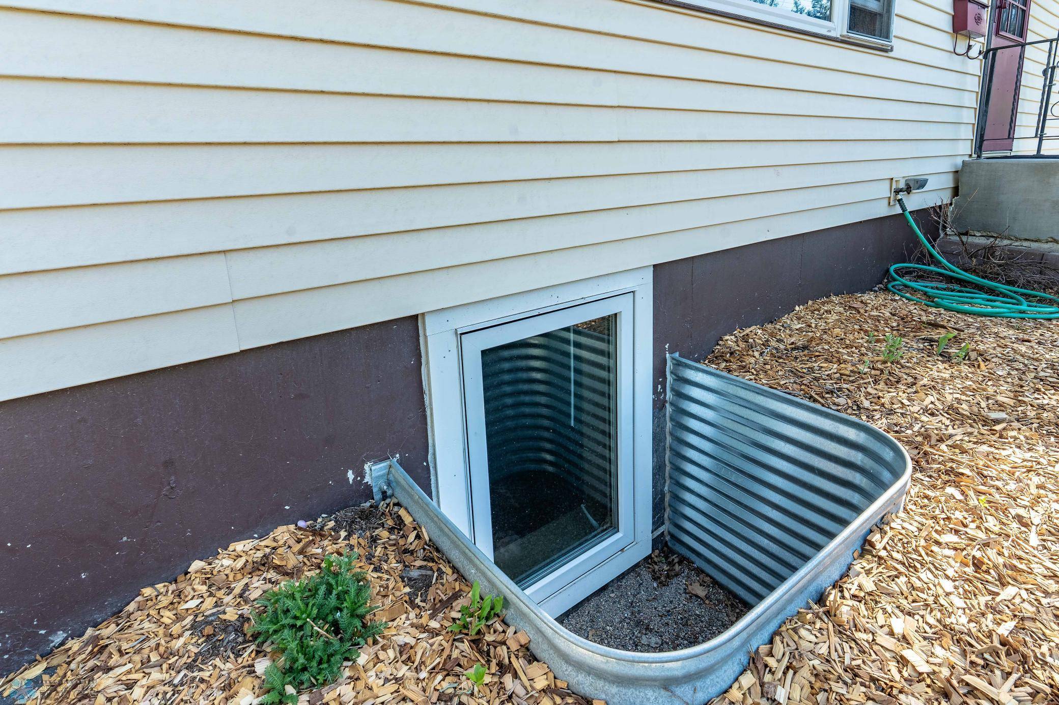 Fargo, ND 58102,40 S Terrace N