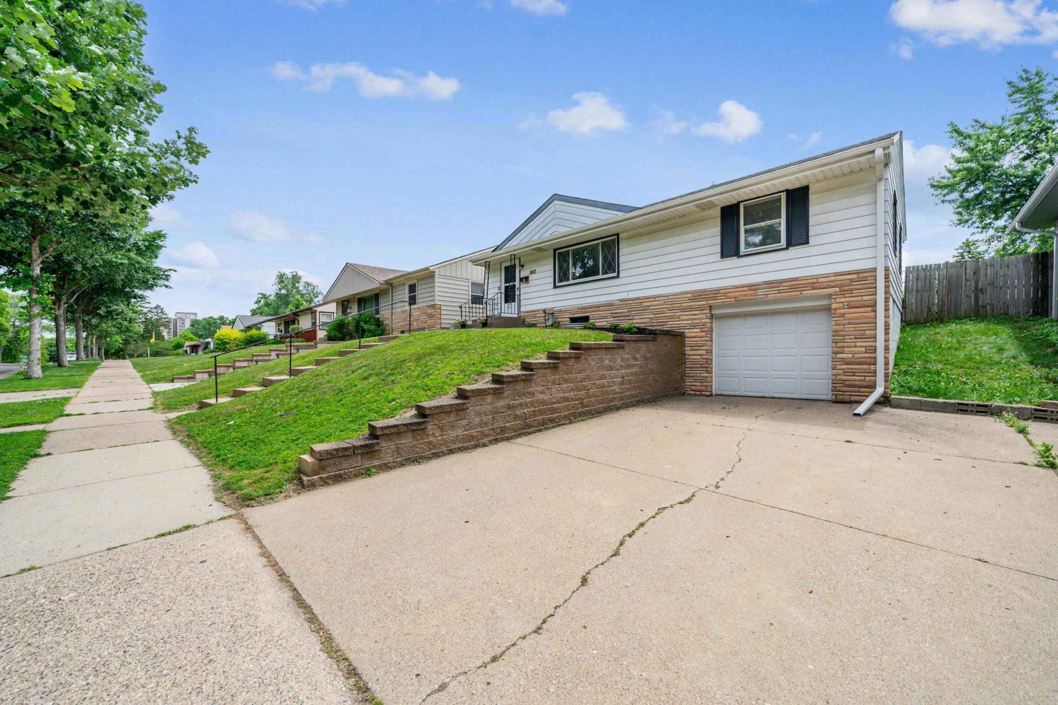 Saint Paul, MN 55106,1610 Idaho AVE E
