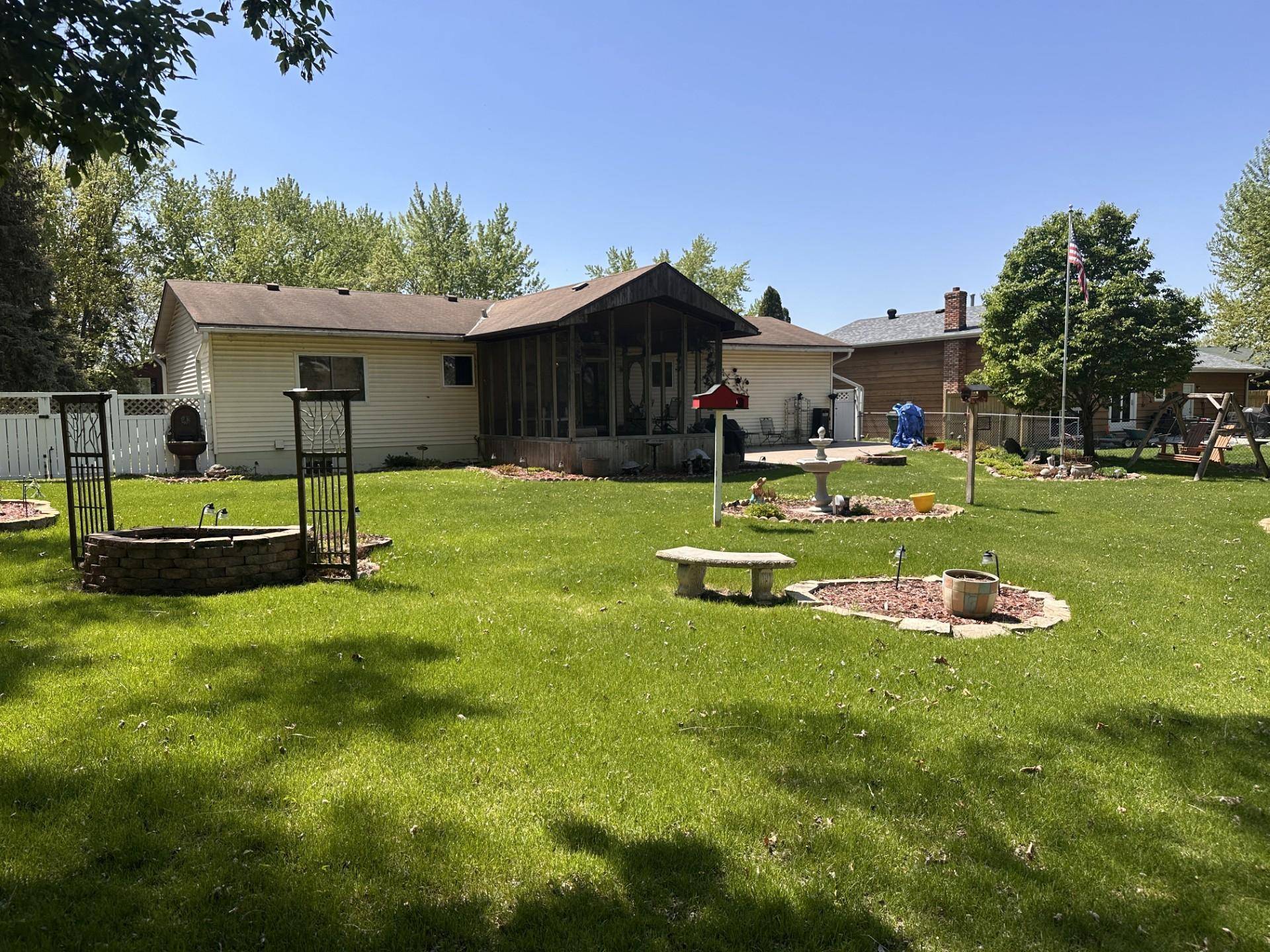 Blaine, MN 55434,827 124th LN NE