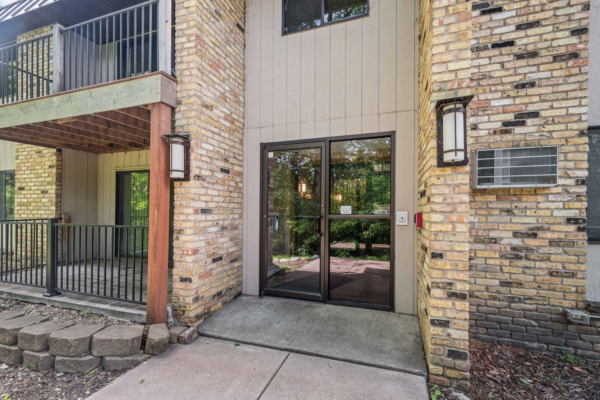 Roseville, MN 55113,1725 Dellwood AVE #206