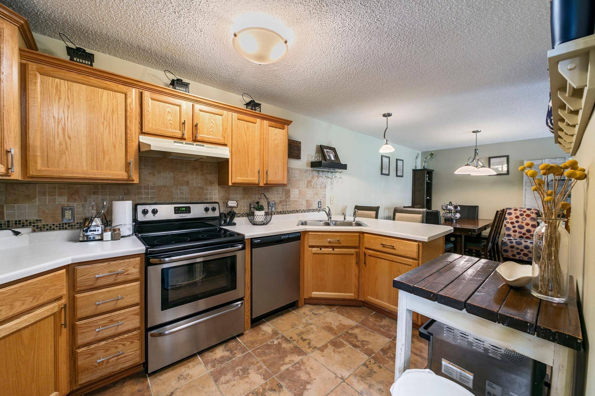 Hudson, WI 54016,2433 Oakridge CIR