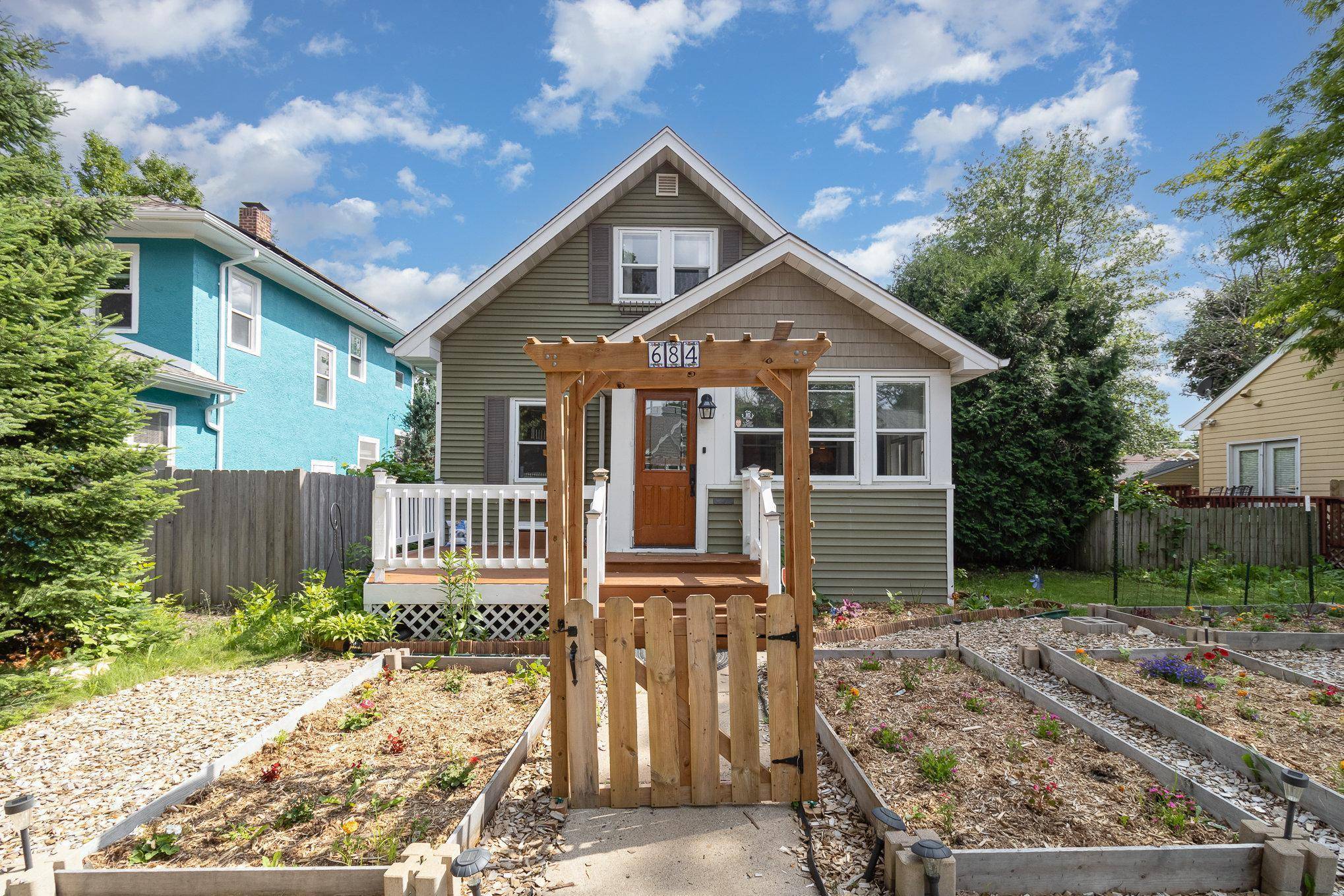 Saint Paul, MN 55106,684 Nebraska AVE E