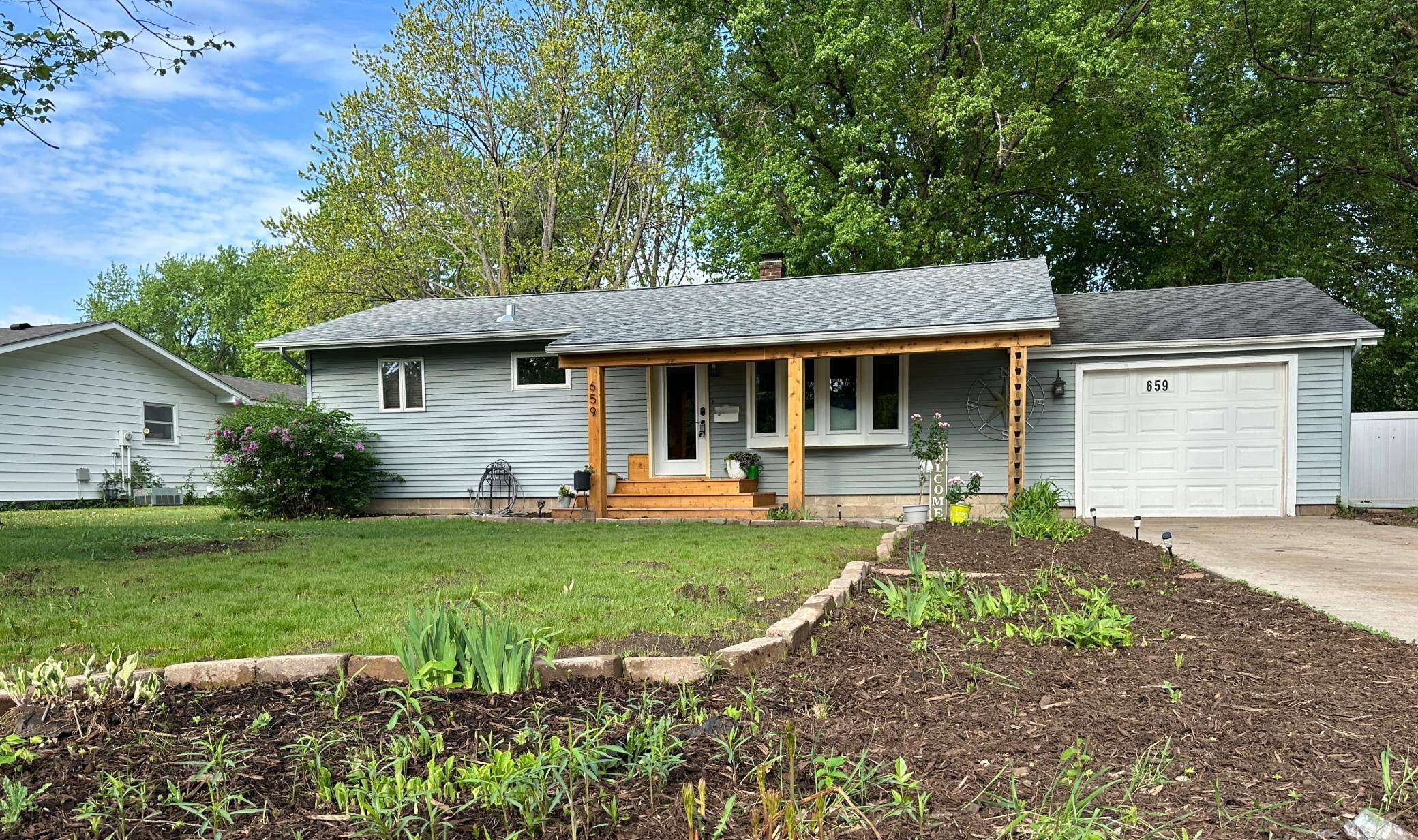 New Richmond, WI 54017,659 E Lincoln RD