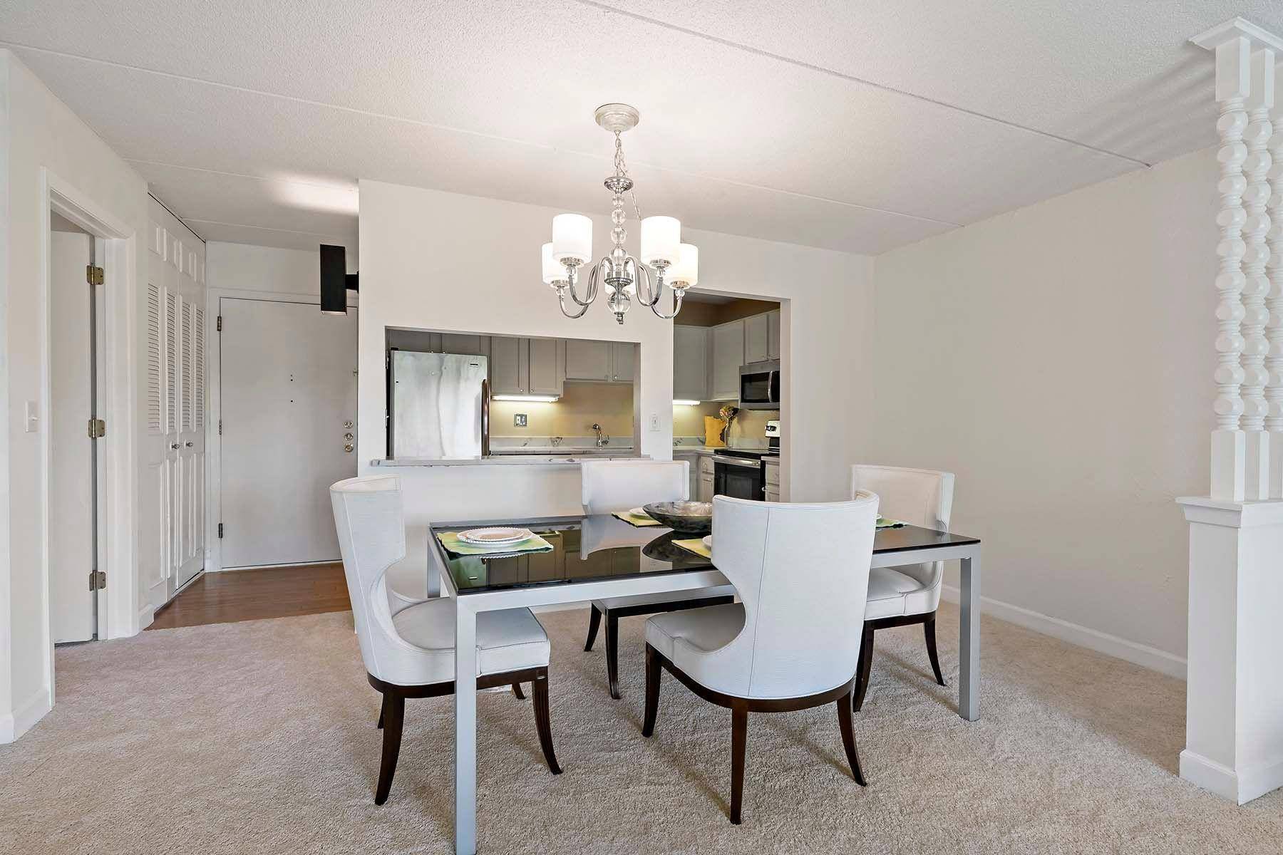 Minnetonka, MN 55305,10411 Cedar Lake RD #413