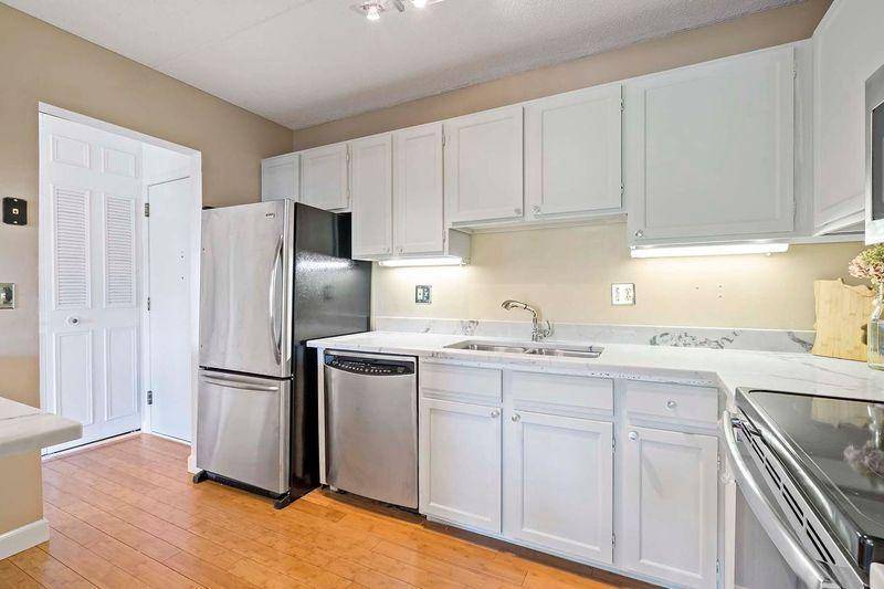 Minnetonka, MN 55305,10411 Cedar Lake RD #413