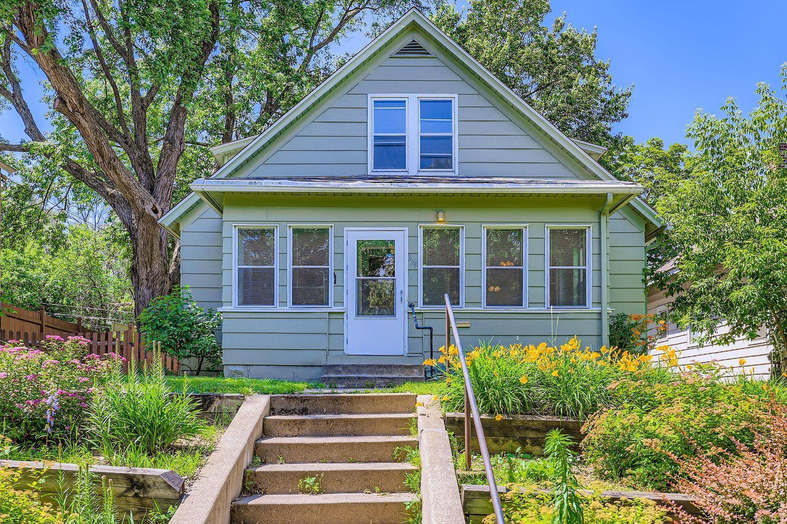 West Saint Paul, MN 55118,979 Livingston AVE