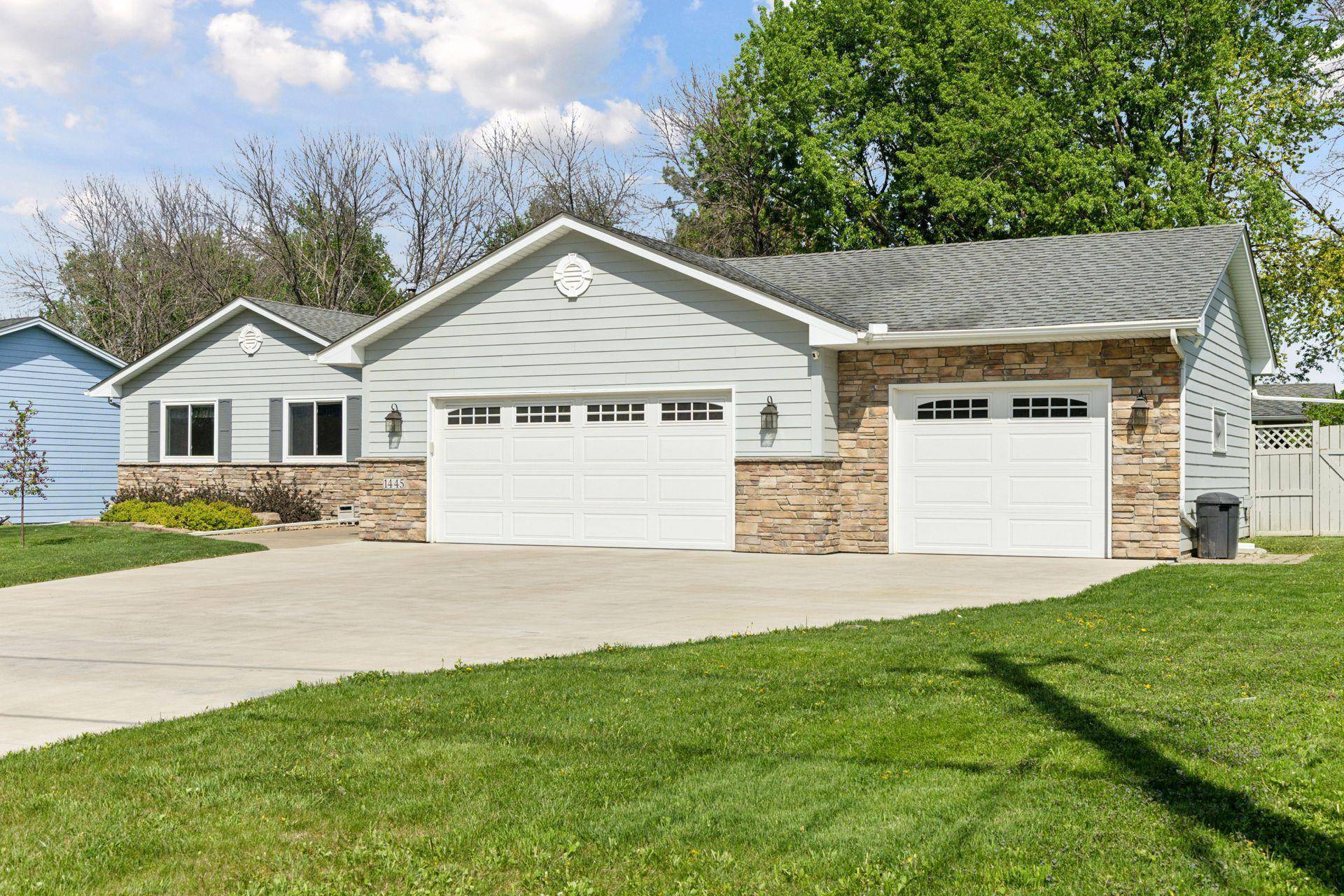 Forest Lake, MN 55025,1445 Bay DR SE