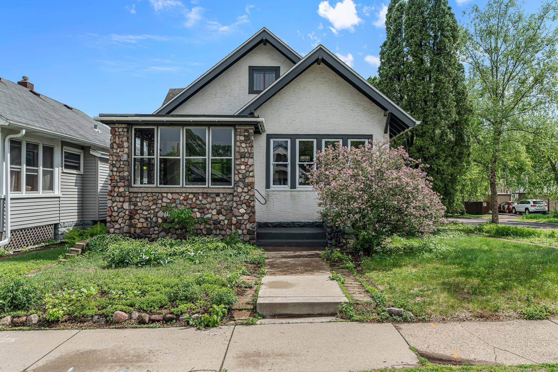 Saint Paul, MN 55104,1156 Charles AVE