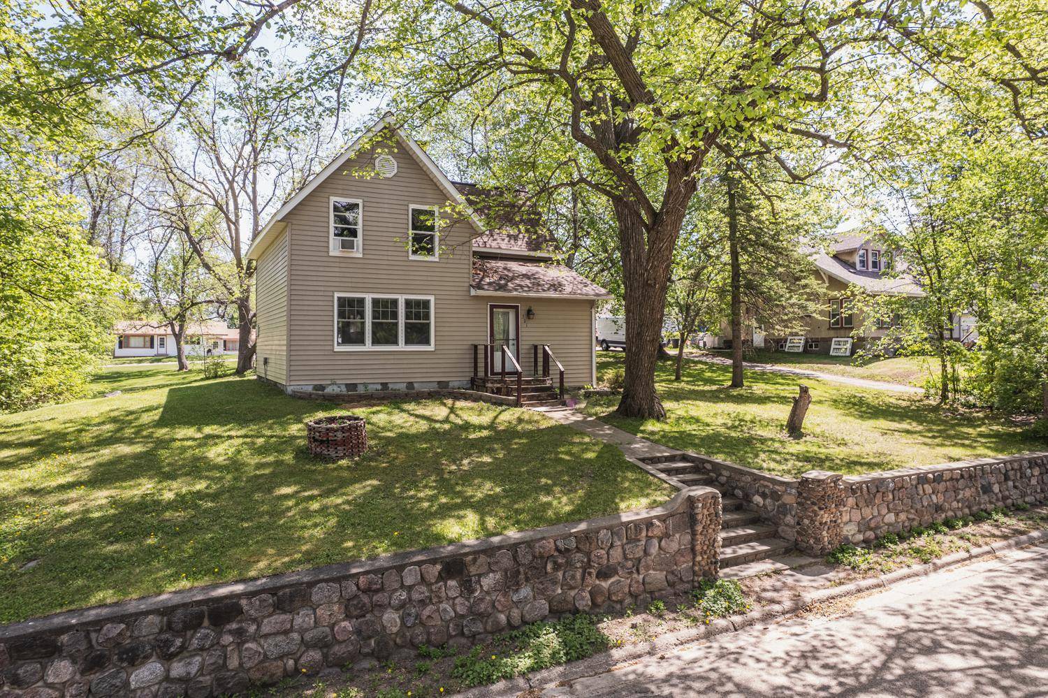 Pelican Rapids, MN 56572,301 4th ST SE