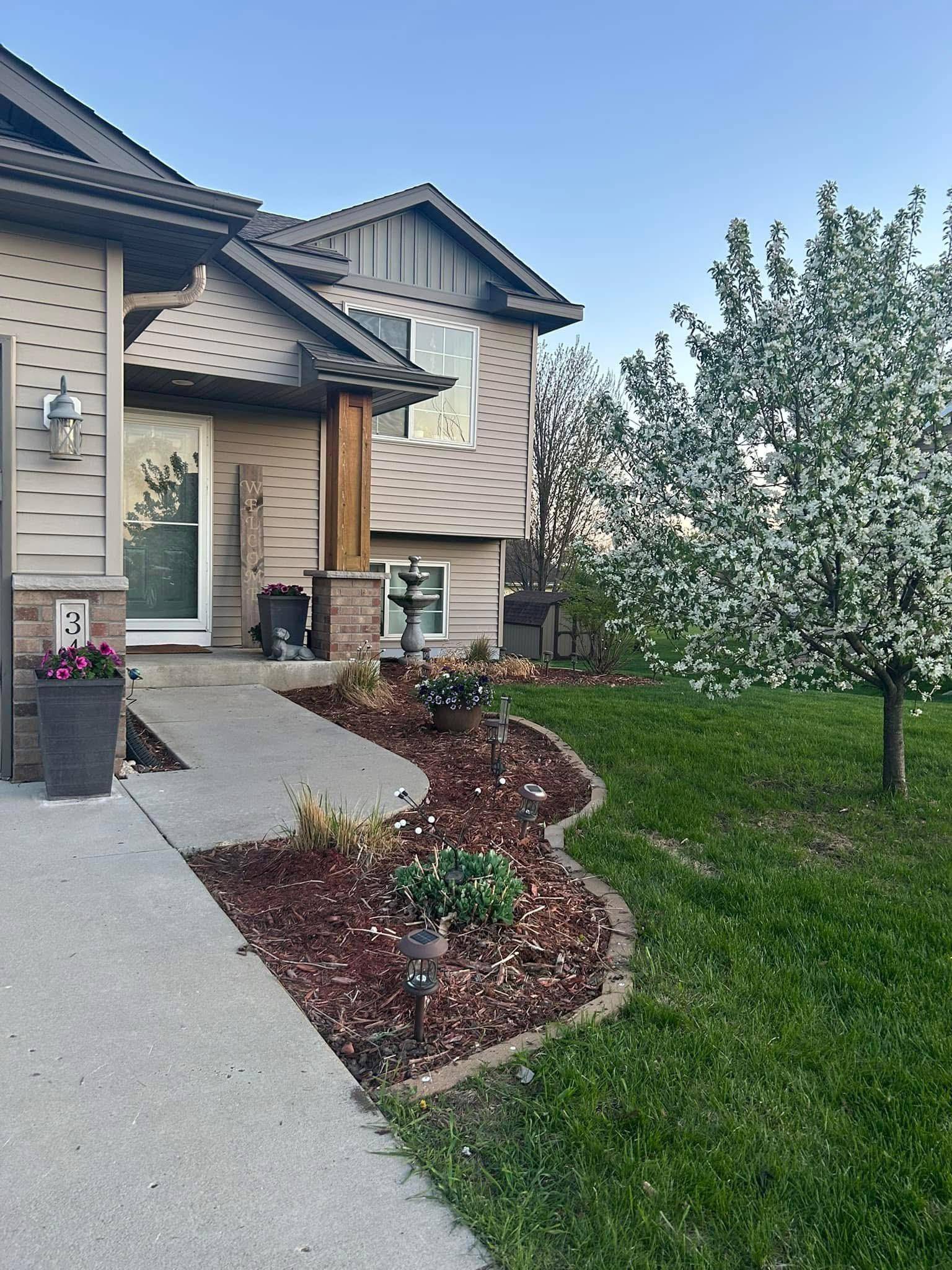 Le Center, MN 56057,345 Horizon DR
