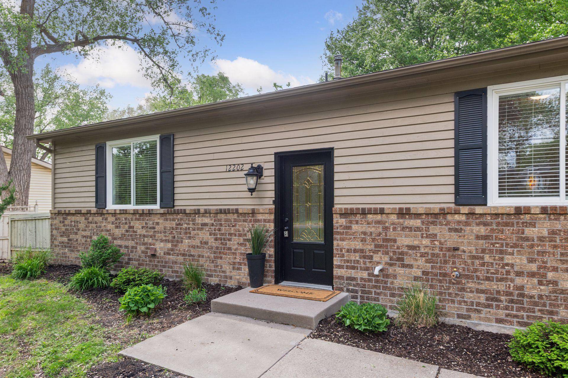 Minnetonka, MN 55343,12202 Pioneer RD