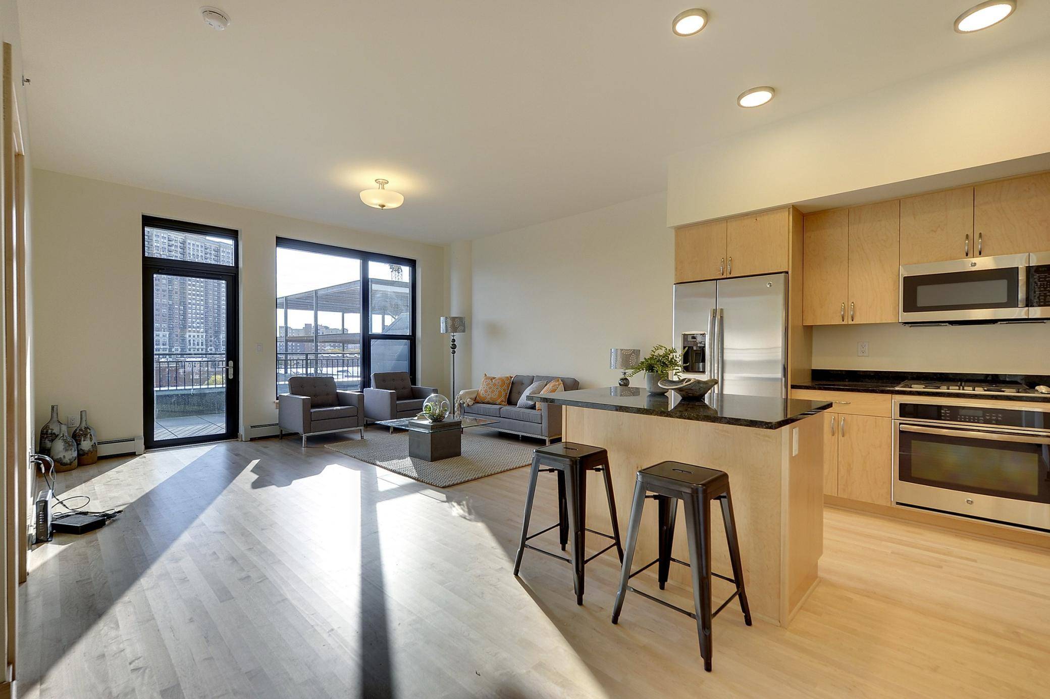 Minneapolis, MN 55415,740 Portland AVE #605