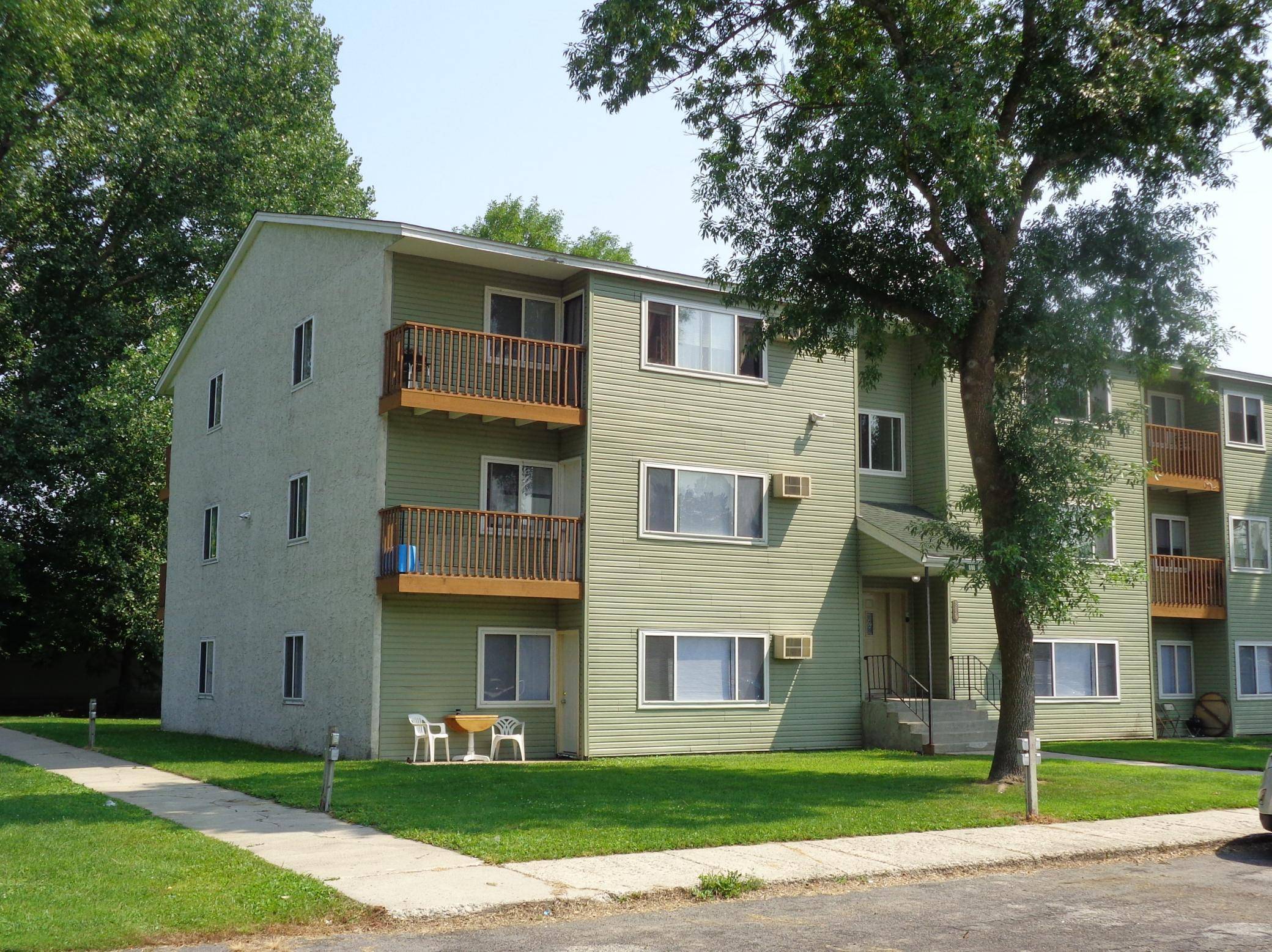 Olivia, MN 56277,808 E Evergreen AVE #203