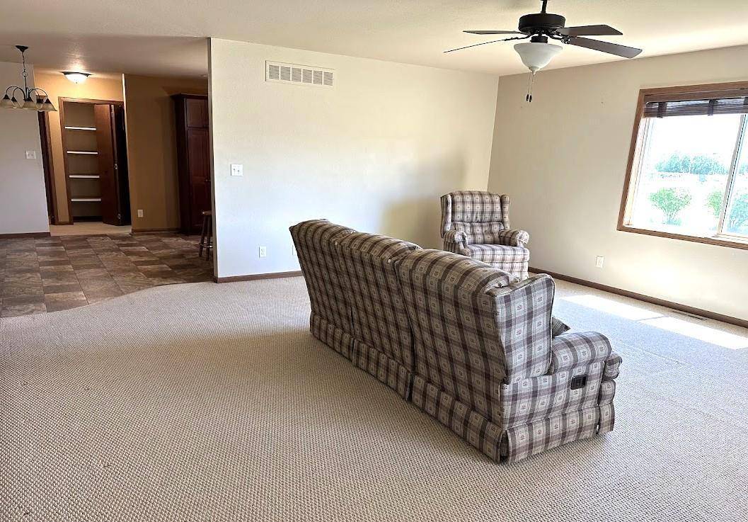 Windom, MN 56101,413 River Bluff DR