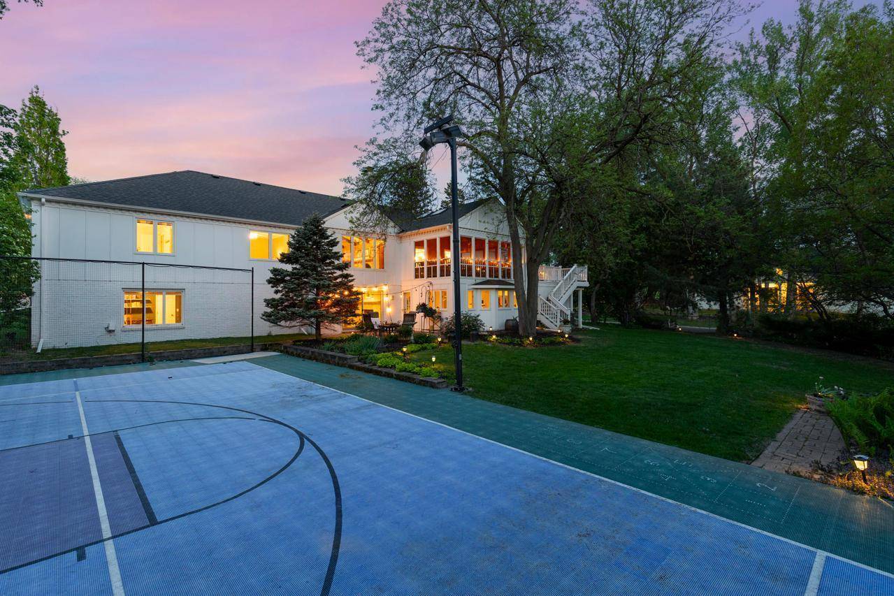 Edina, MN 55436,5720 Newport DR