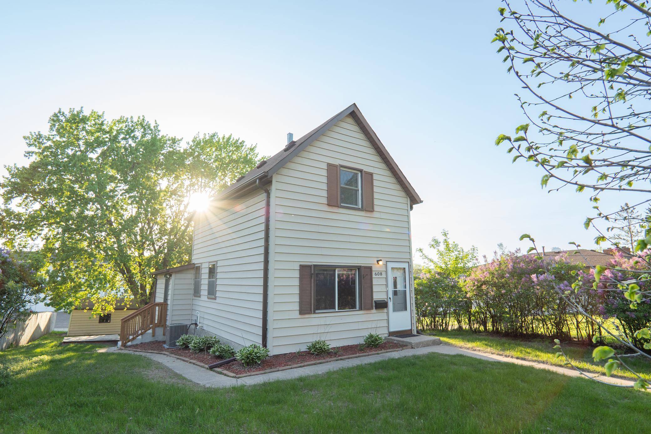 Hopkins, MN 55343,608 7th AVE S