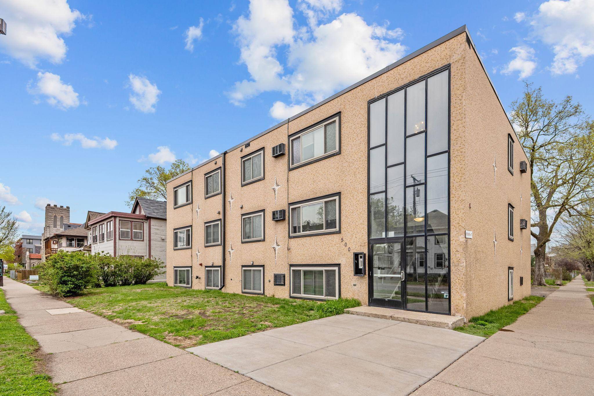 Minneapolis, MN 55408,500 W 28th ST