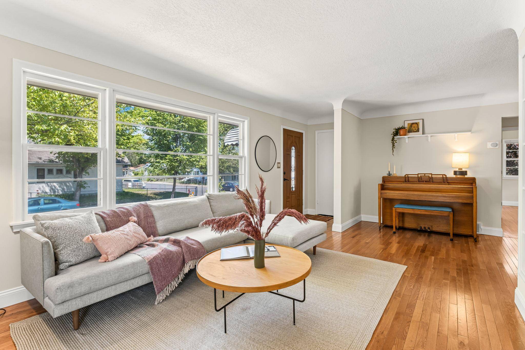 Minneapolis, MN 55409,343 E 41st ST