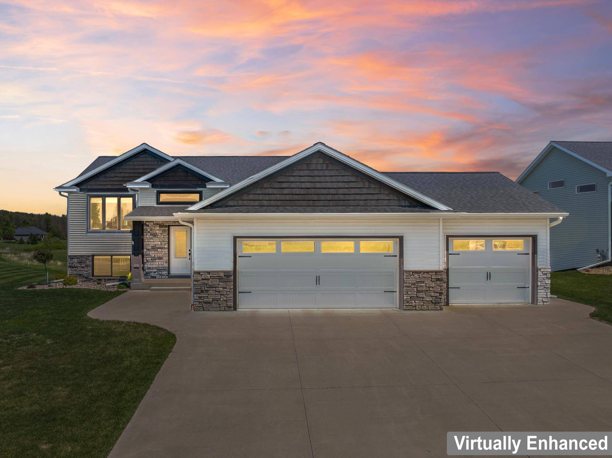 Dodge Center, MN 55927,409 10th ST NW
