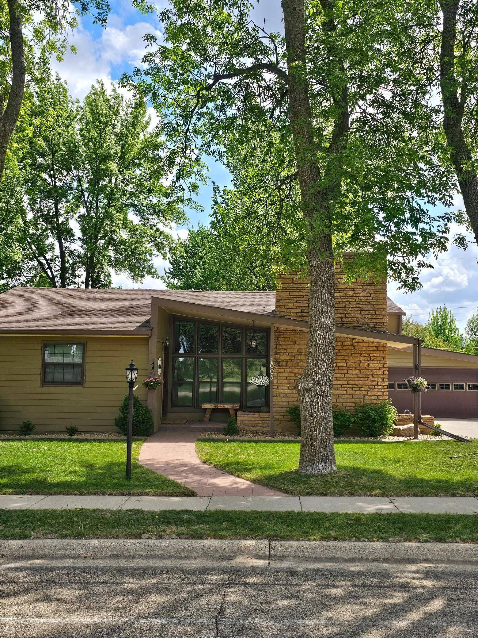 Pipestone, MN 56164,1005 8th AVE SW