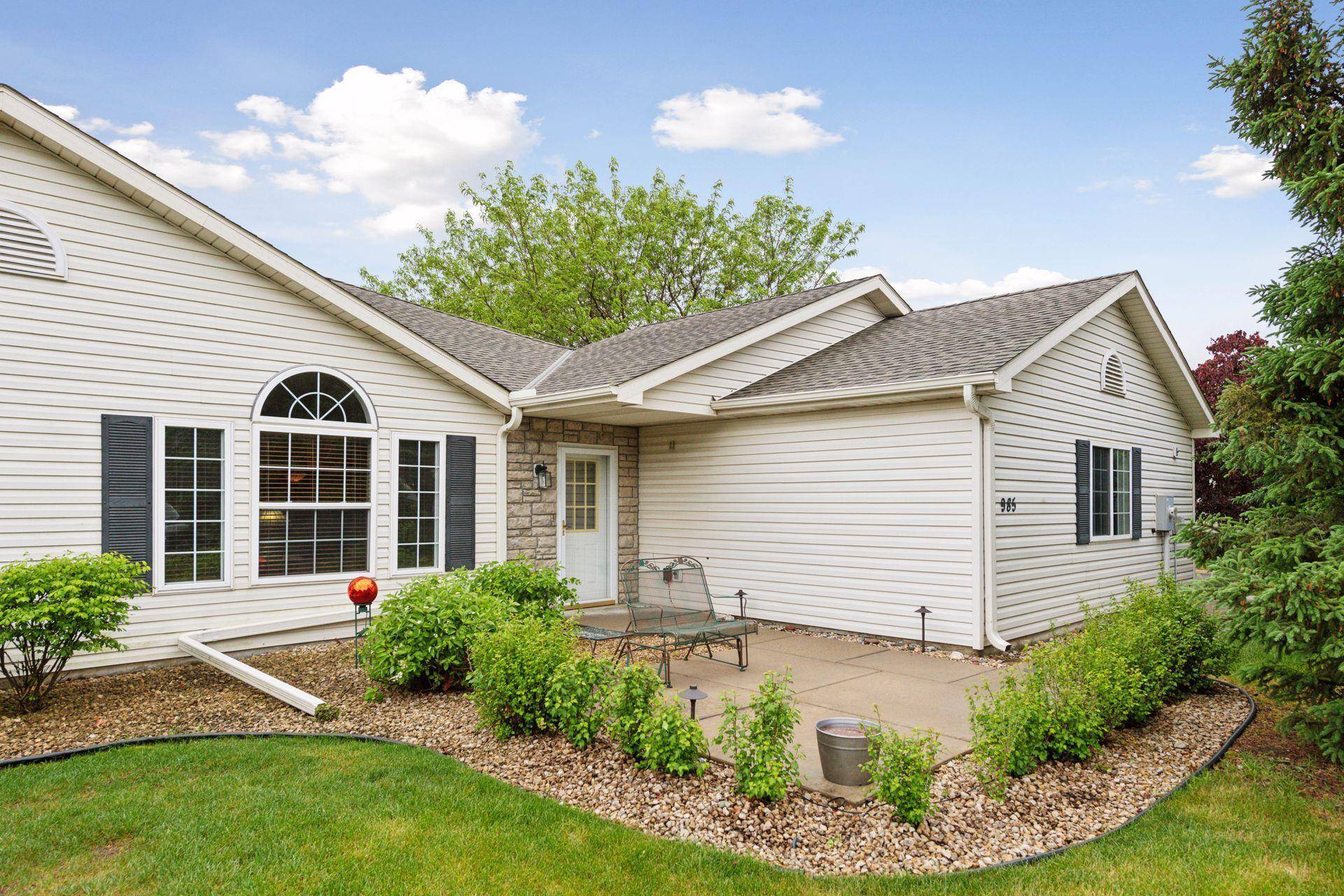 Chaska, MN 55318,985 Carriage Hills DR