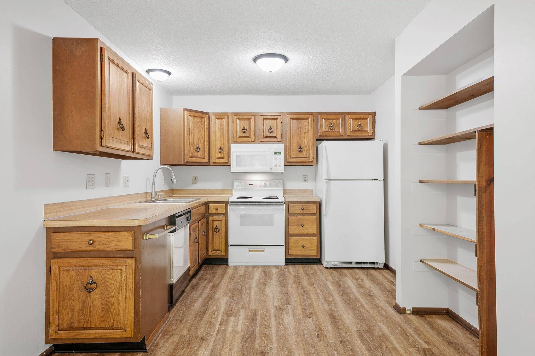 Roseville, MN 55113,2495 Woodbridge ST