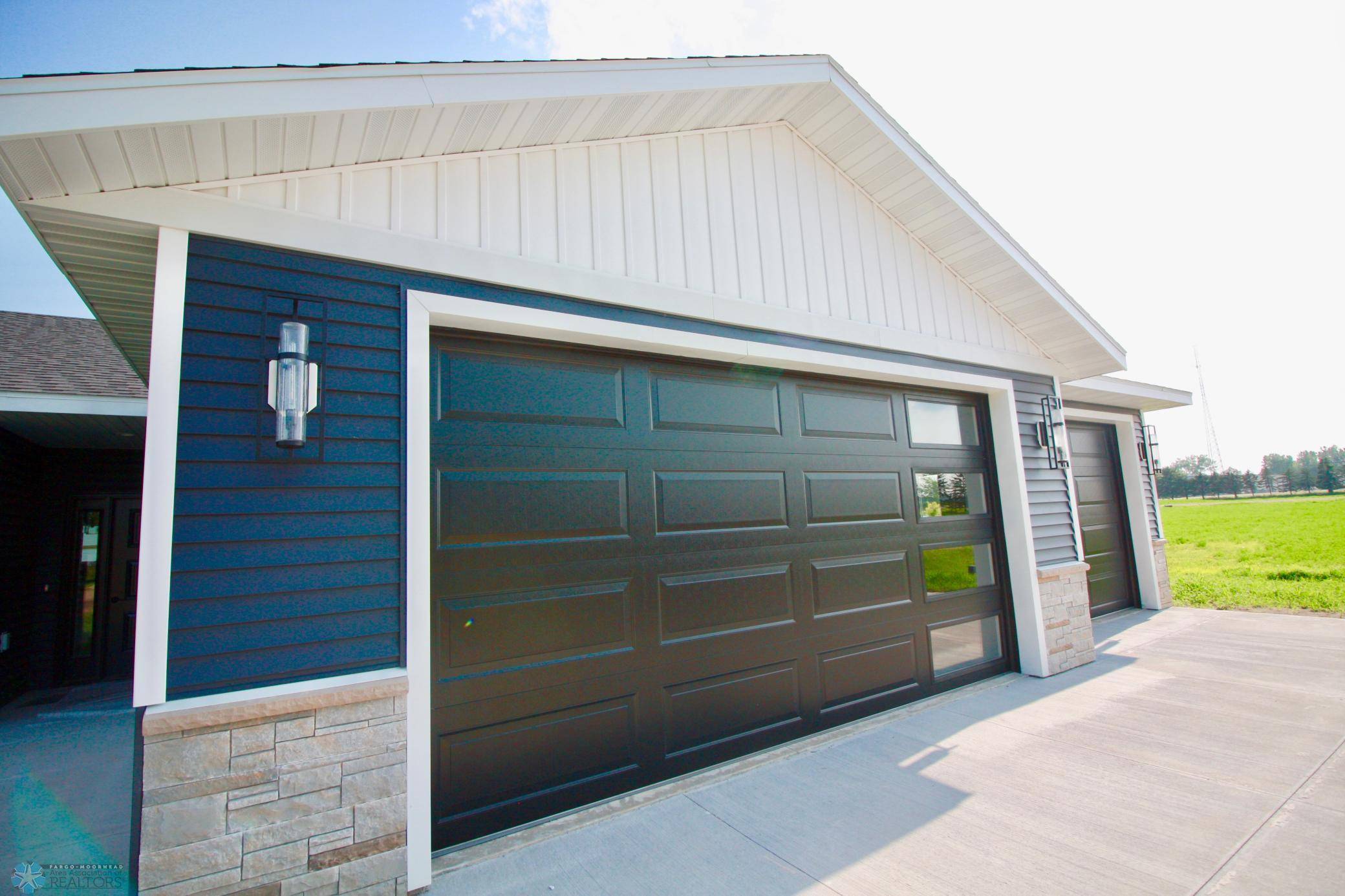 Hankinson, ND 58041,301 Pine DR
