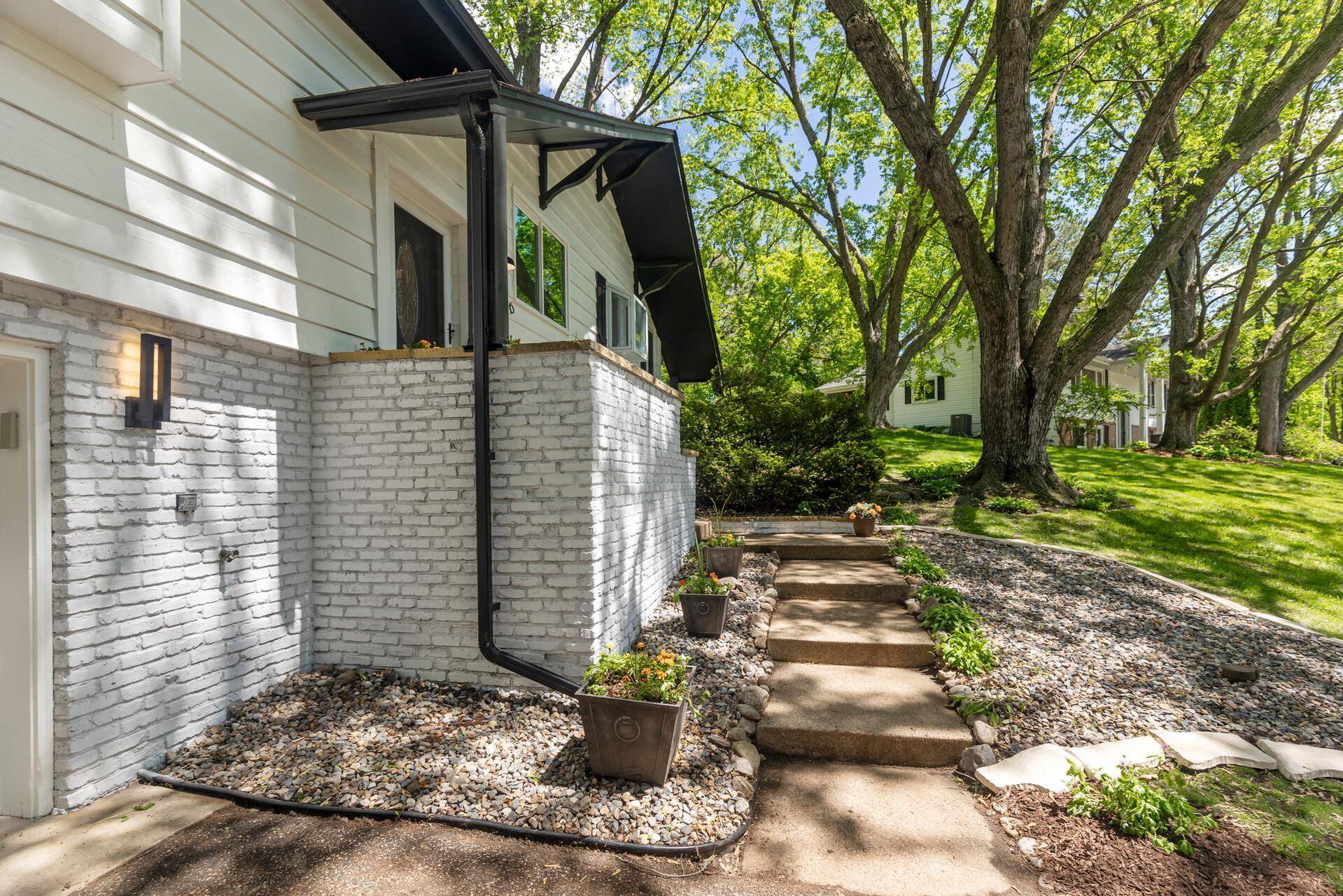 Minnetonka, MN 55345,16616 Eagle Ridge DR