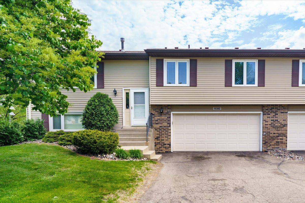 Eden Prairie, MN 55347,10382 Juniper LN