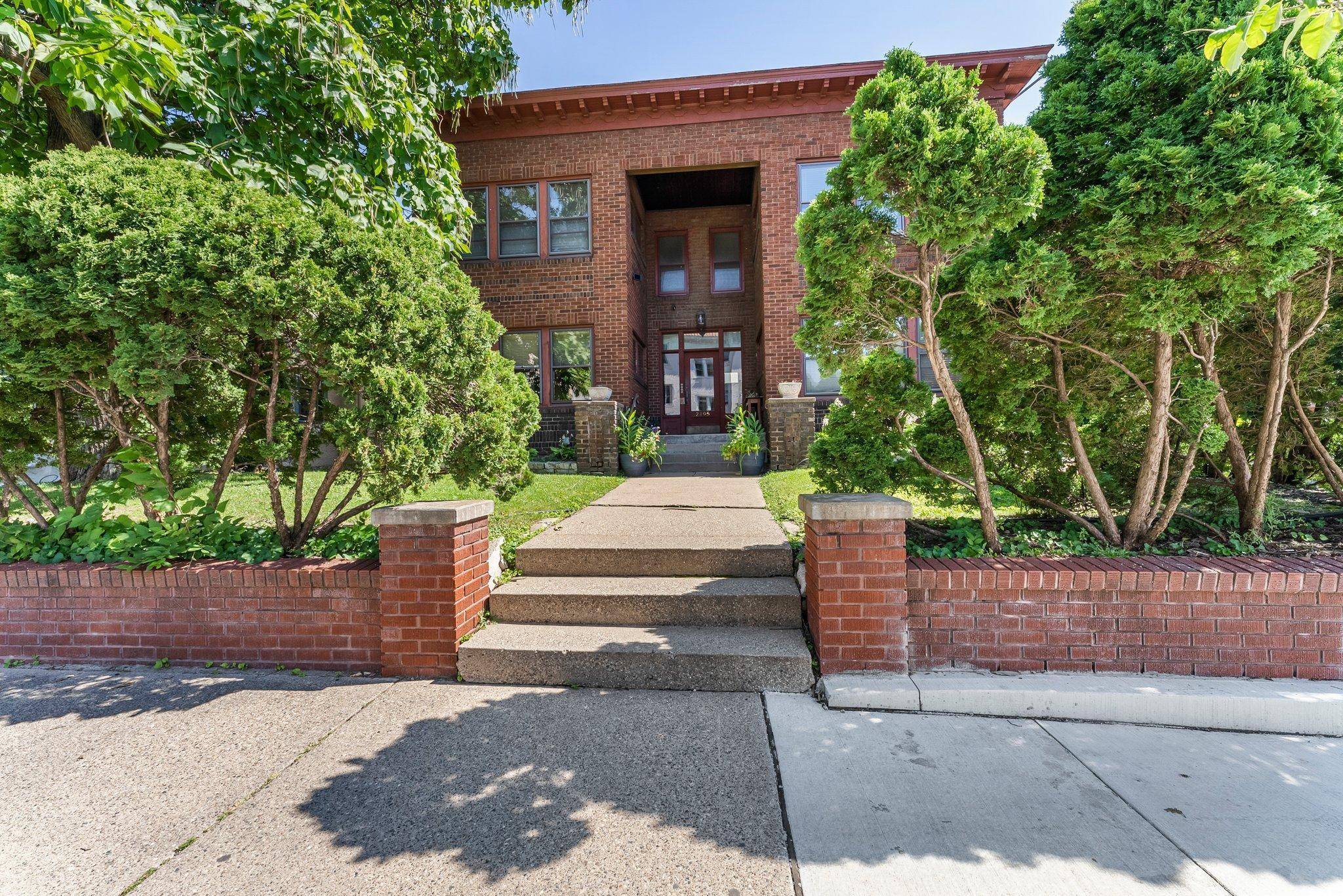 Minneapolis, MN 55408,2895 James AVE S #2