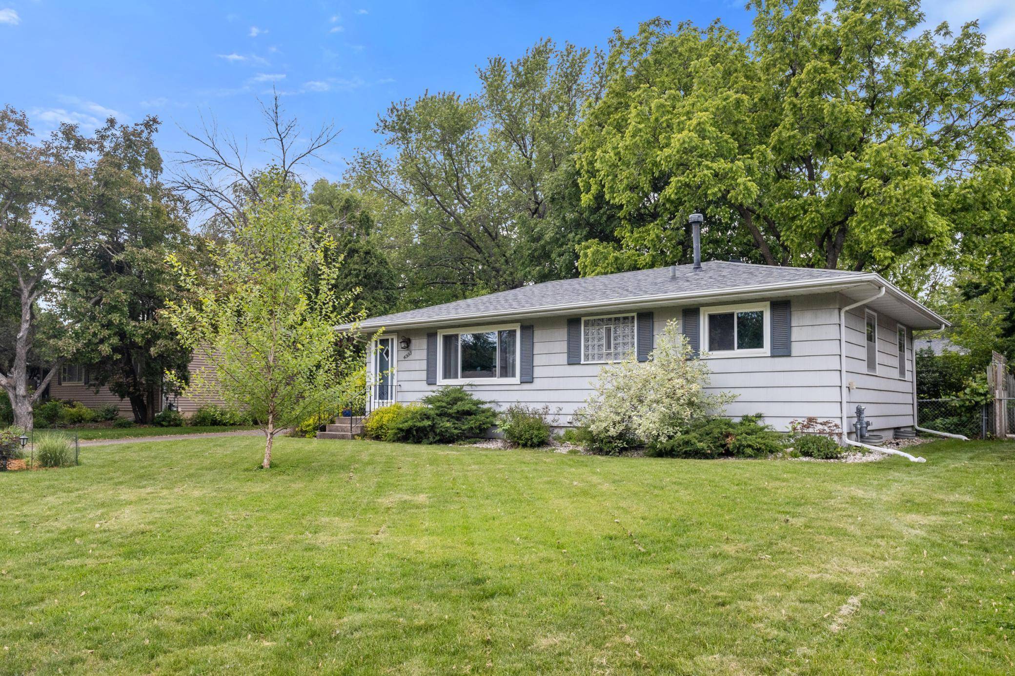 Eagan, MN 55122,4333 Diamond DR