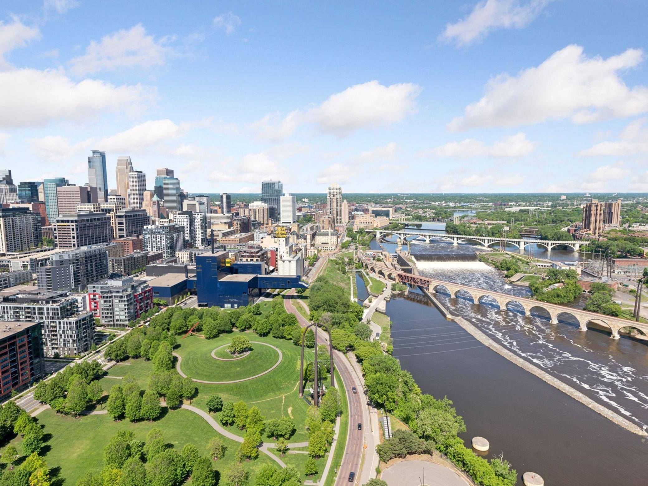 Minneapolis, MN 55415,1111 W River Pkwy #33A
