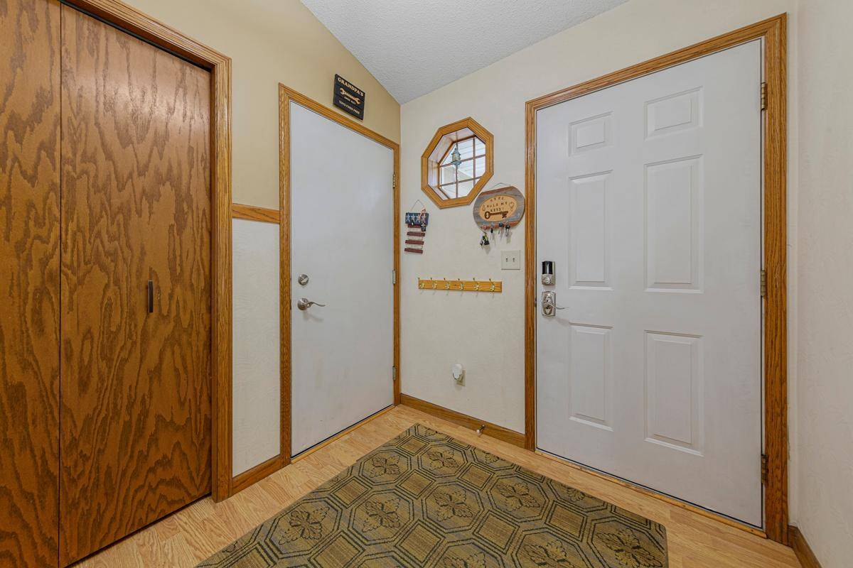 Owatonna, MN 55060,1729 Greenwood PL
