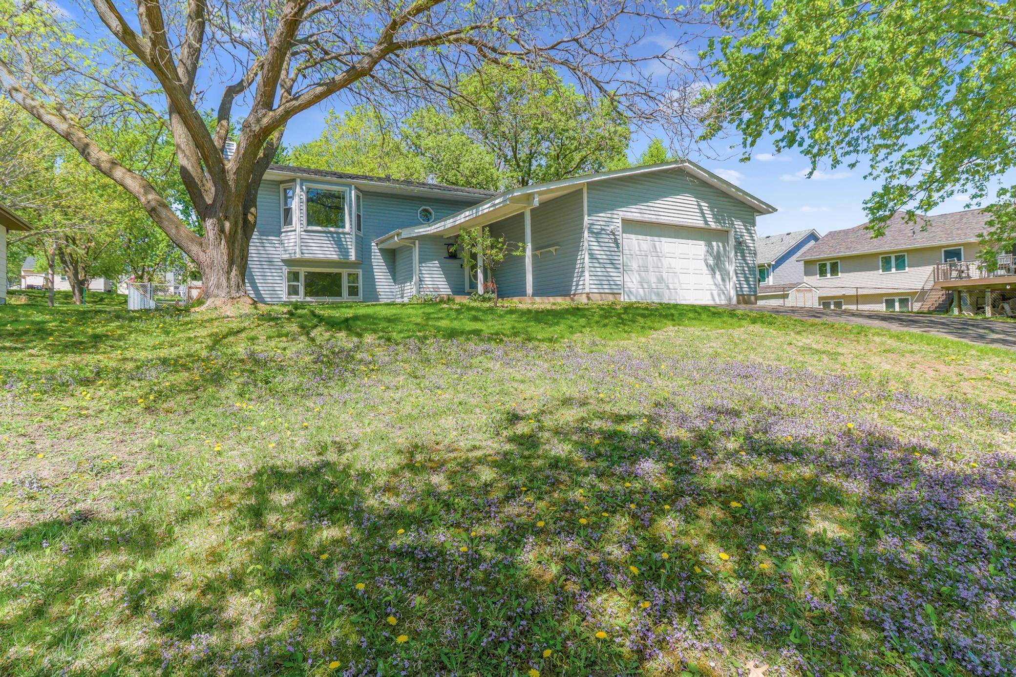 North Saint Paul, MN 55109,2515 Belmont LN E