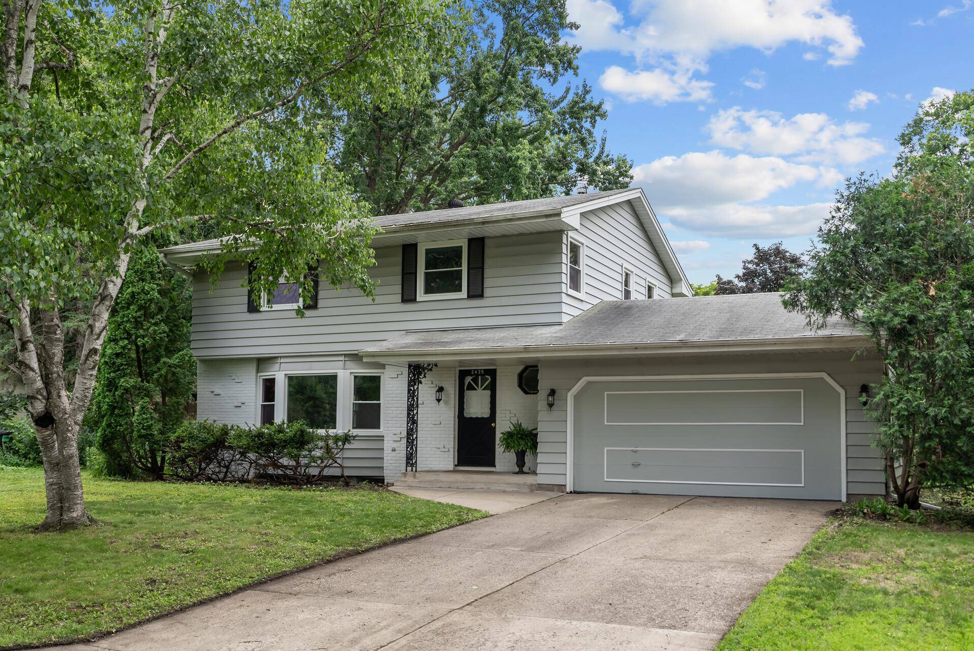 Golden Valley, MN 55422,2435 Lamplighter LN