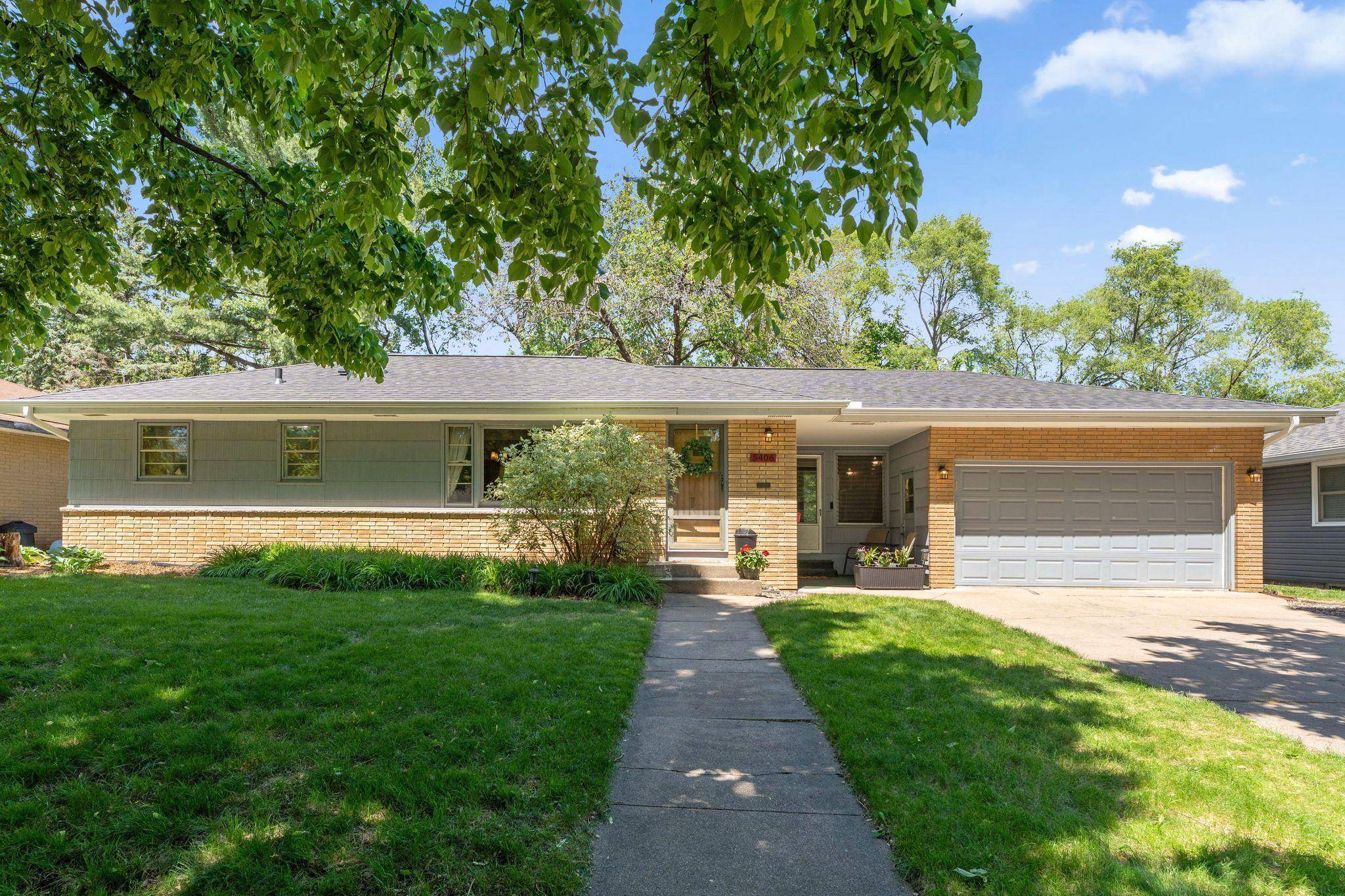 Robbinsdale, MN 55422,5406 45th AVE N
