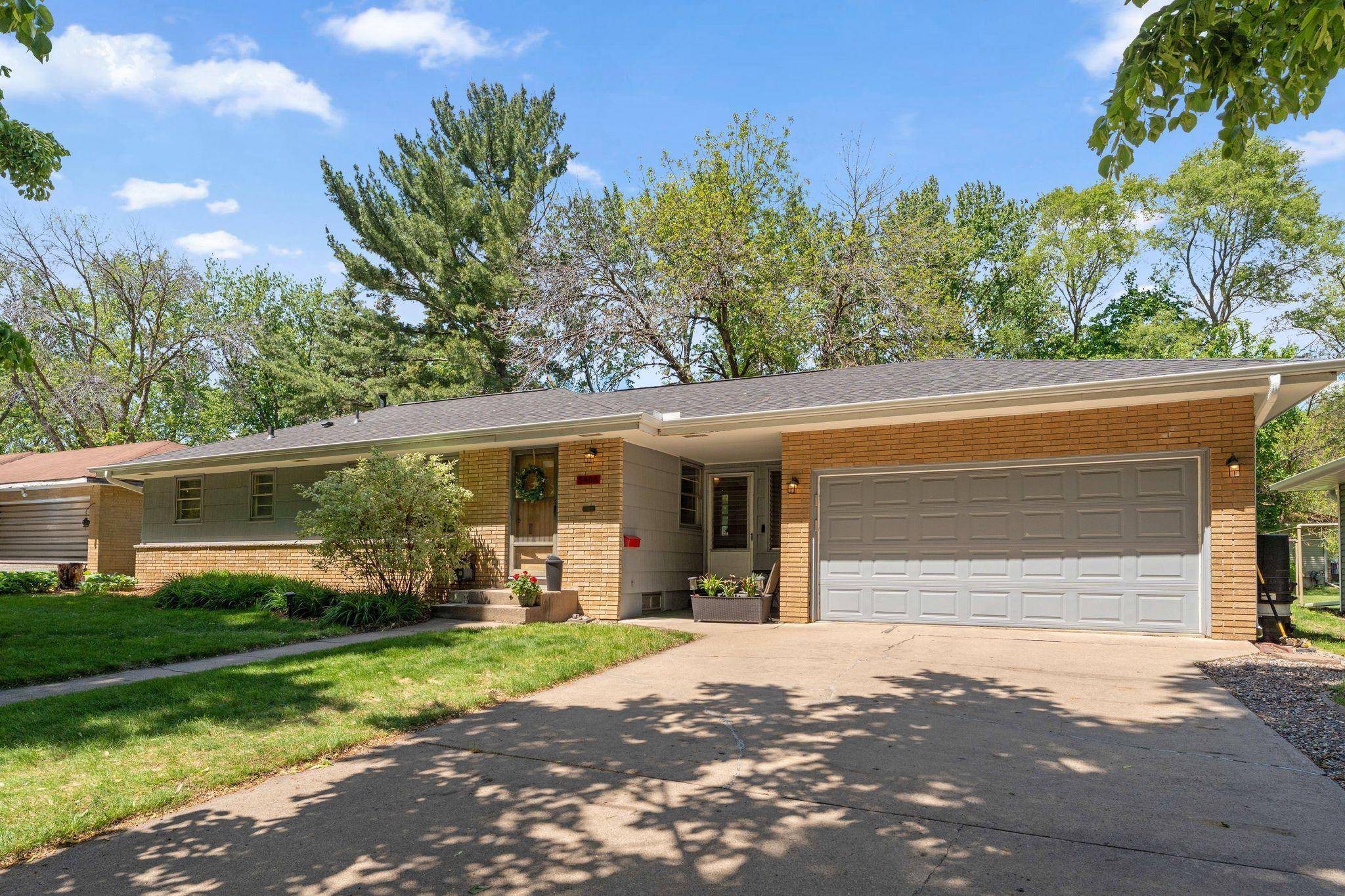 Robbinsdale, MN 55422,5406 45th AVE N