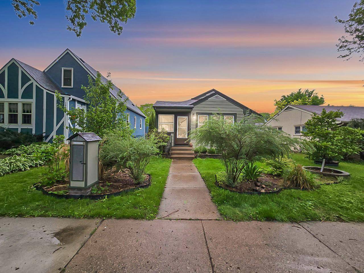 West Saint Paul, MN 55118,1093 Smith AVE S