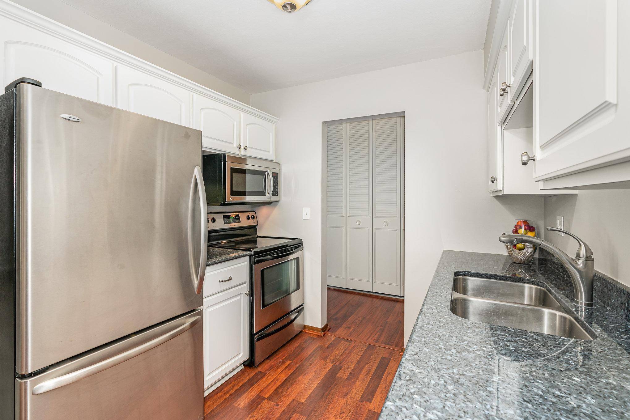 Edina, MN 55435,6415 York AVE S #105