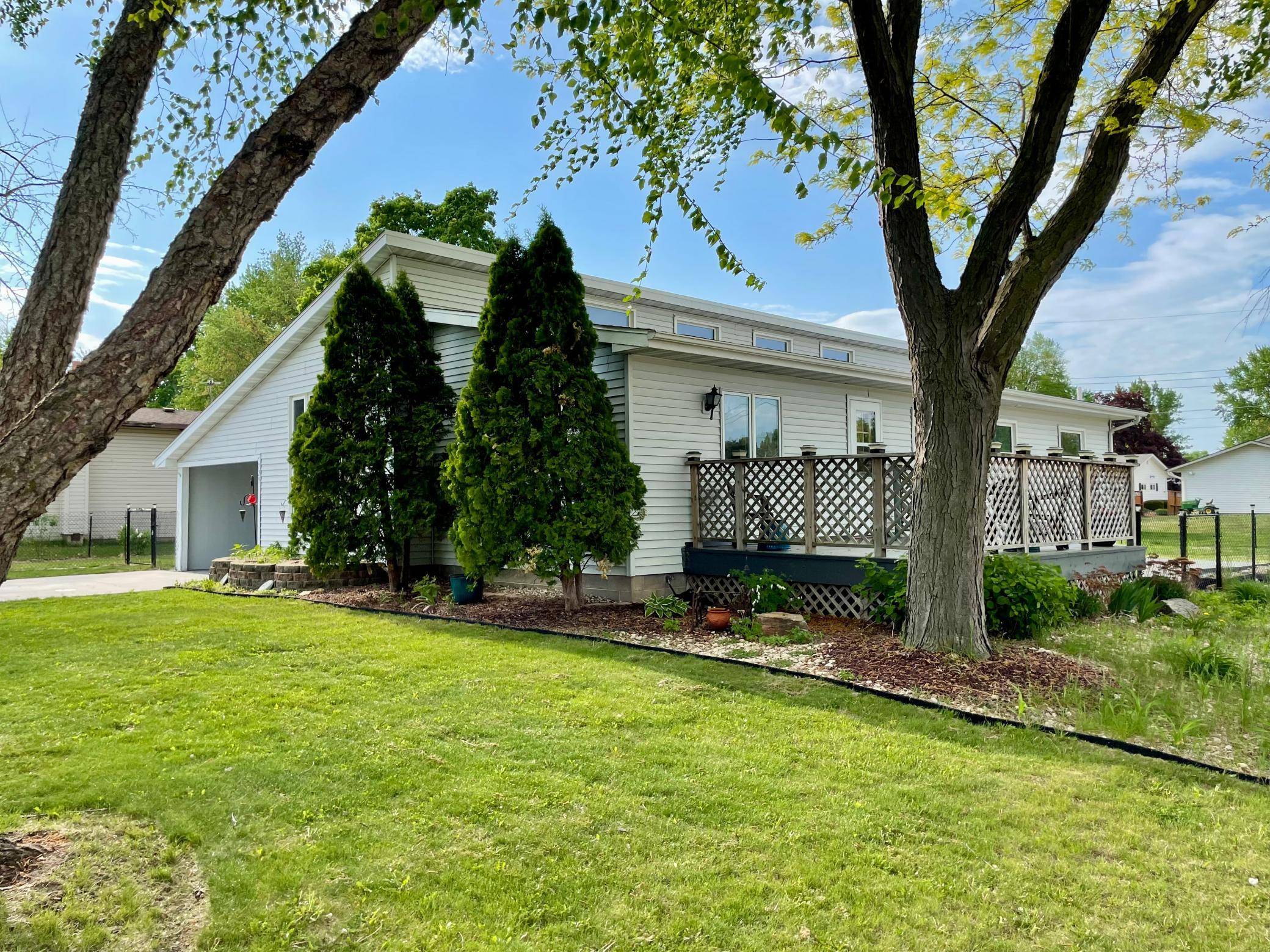 Wabasha, MN 55981,729 10th ST E