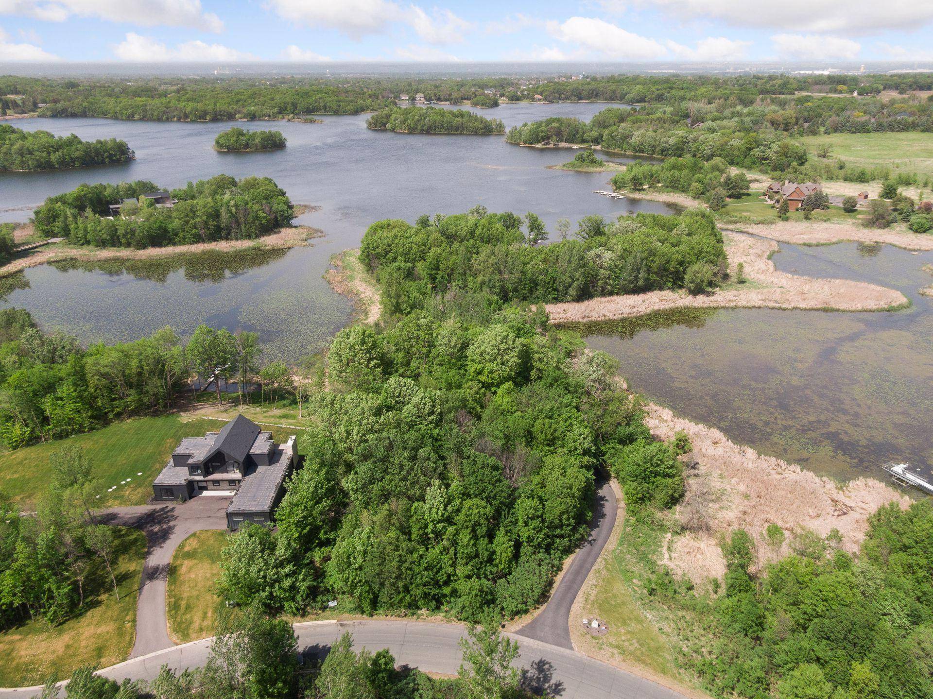 Shakopee, MN 55379,981 Peninsula Point RD