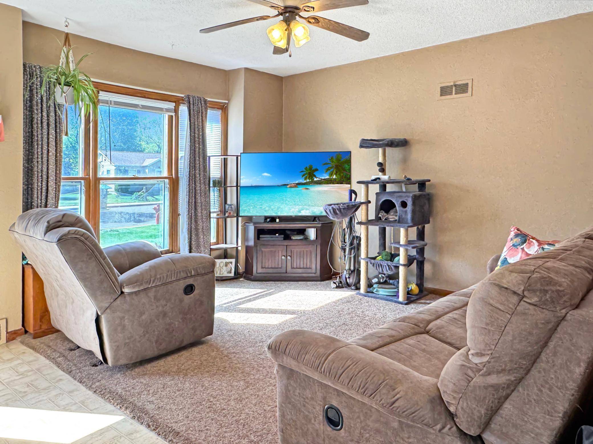 Marshall, MN 56258,119 E ST