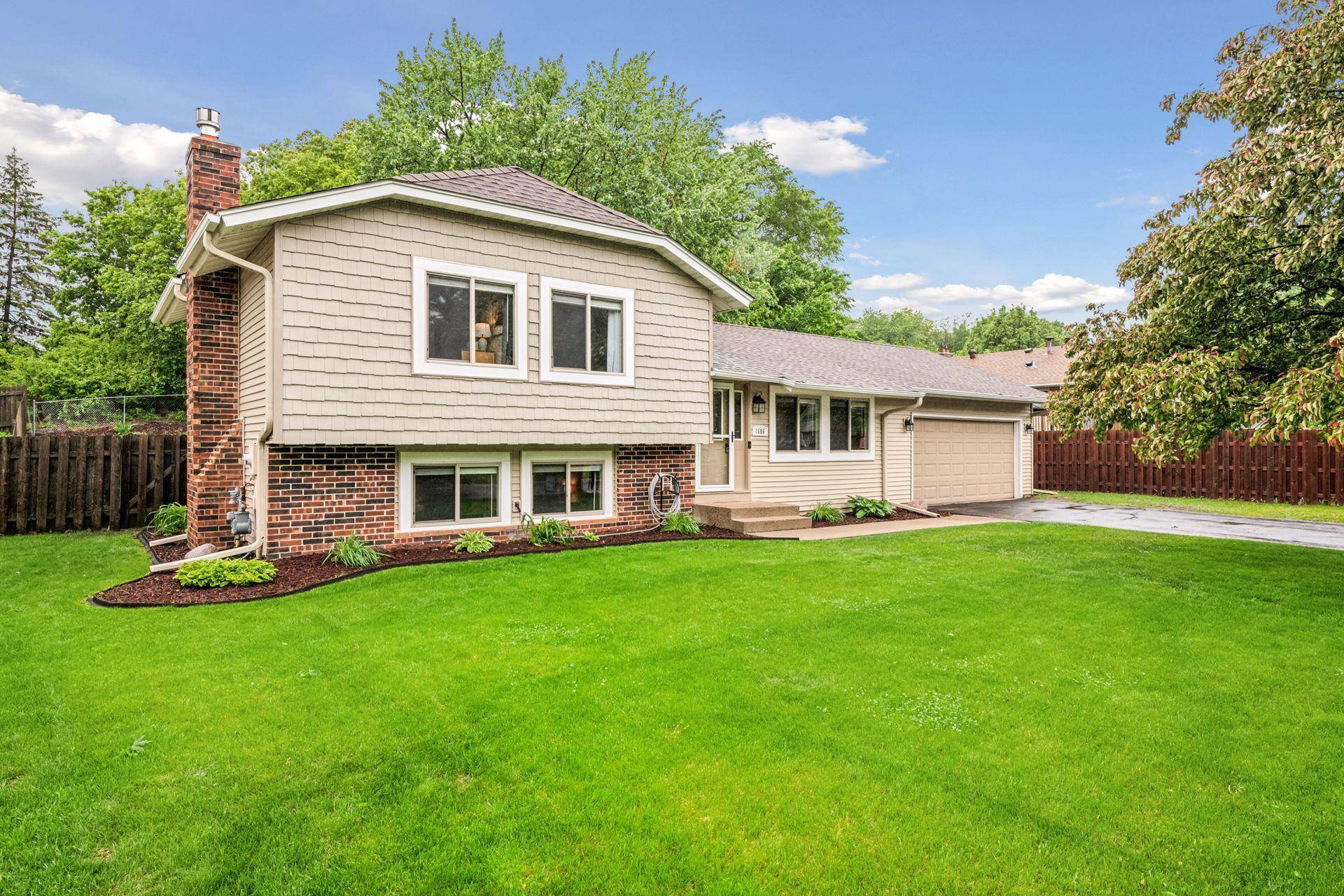 Eagan, MN 55122,1686 Walnut LN