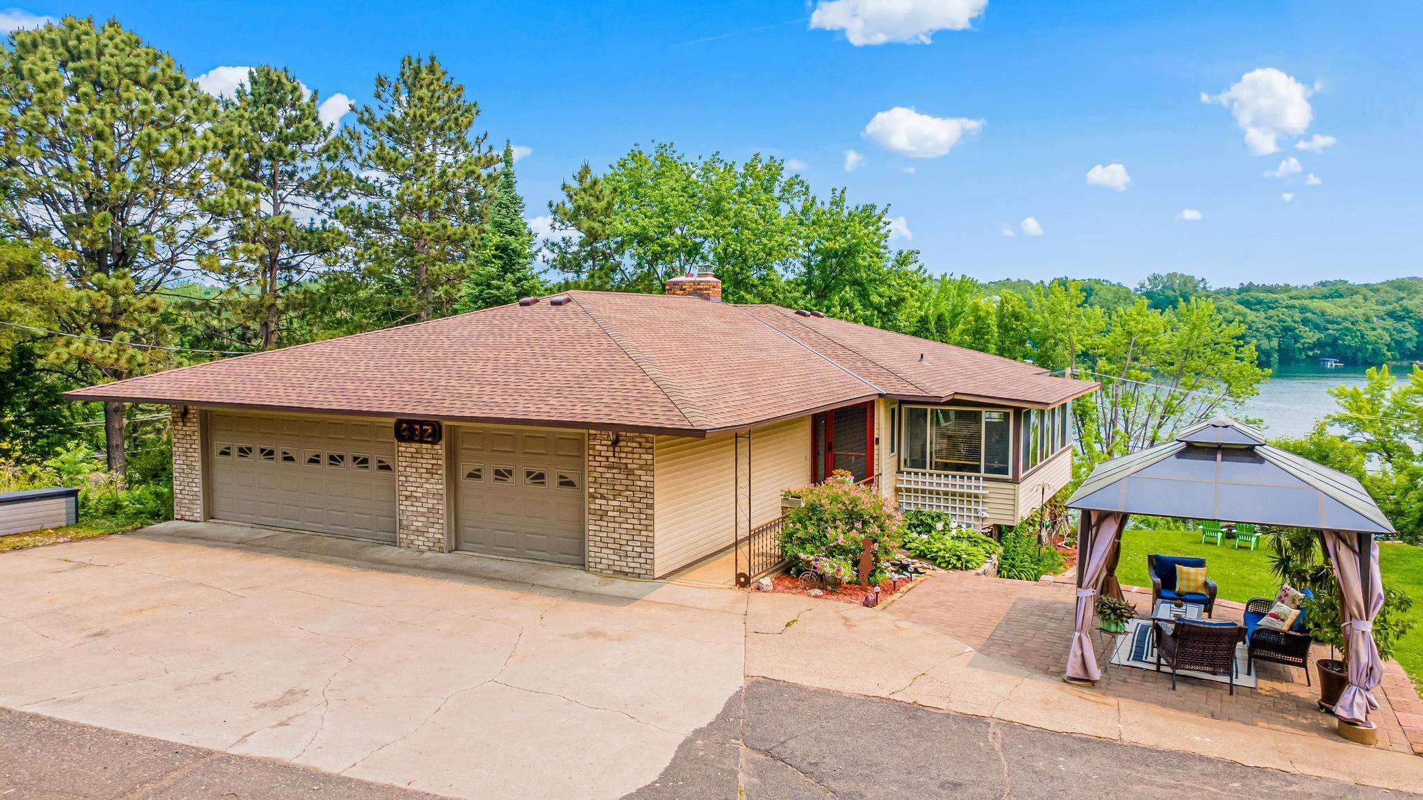 Roseville, MN 55113,432 Mccarrons BLVD S