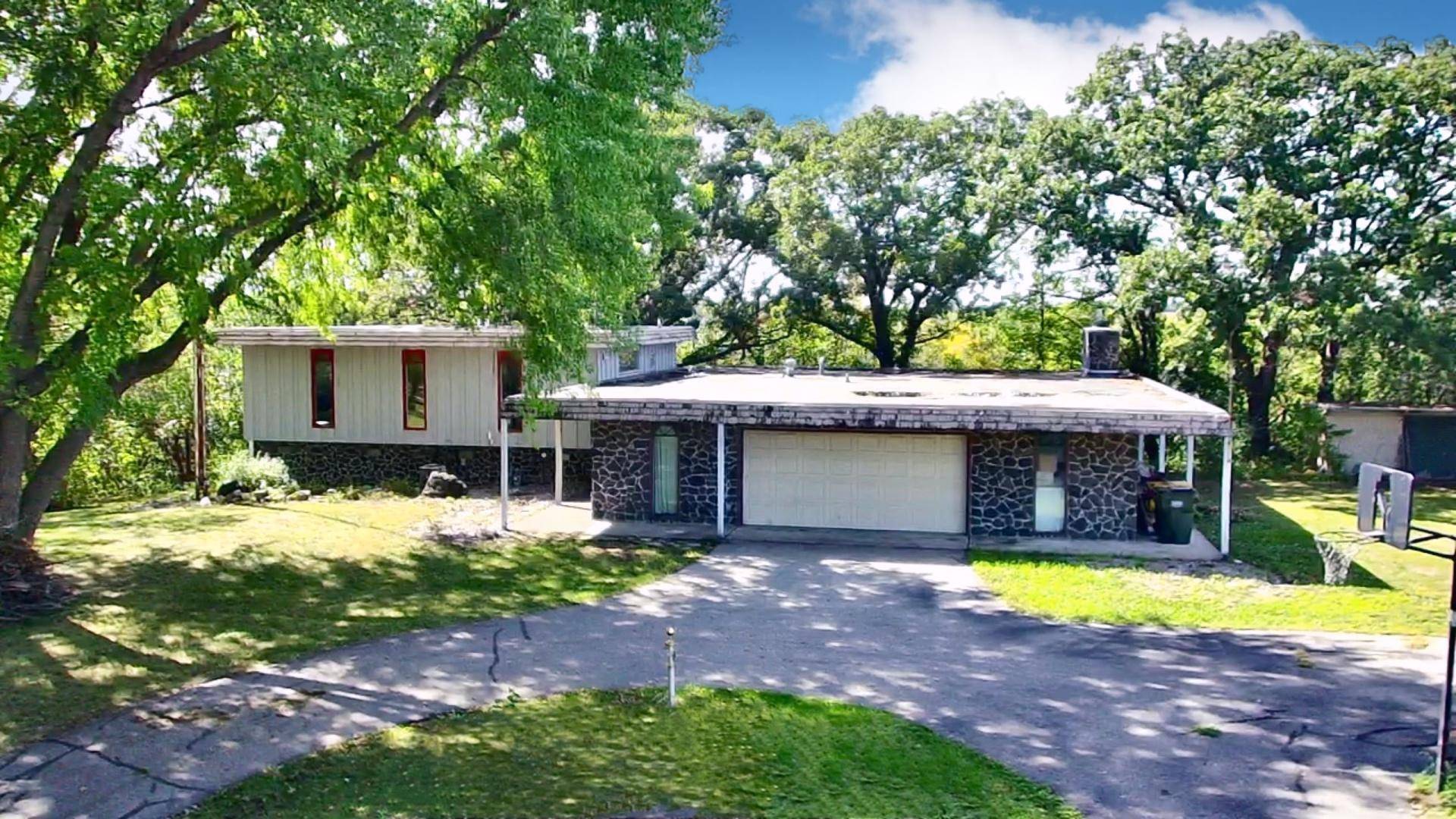 Redwood Falls, MN 56283,1004 S Ramsey ST