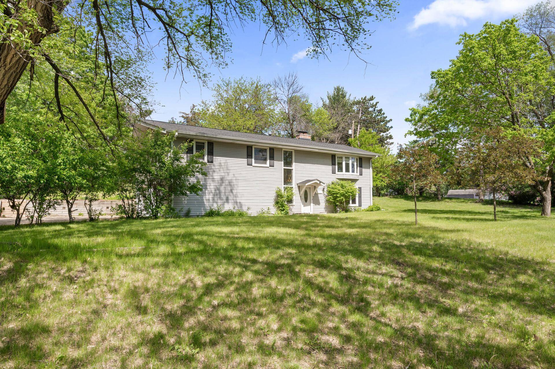 Eden Prairie, MN 55347,15010 Hillside DR