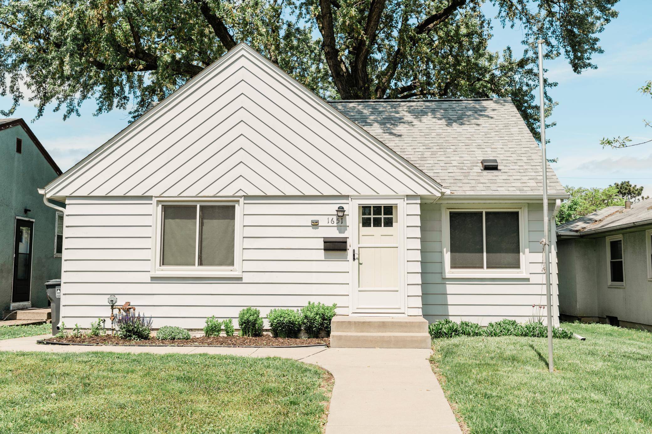 Saint Paul, MN 55106,1651 5th ST E