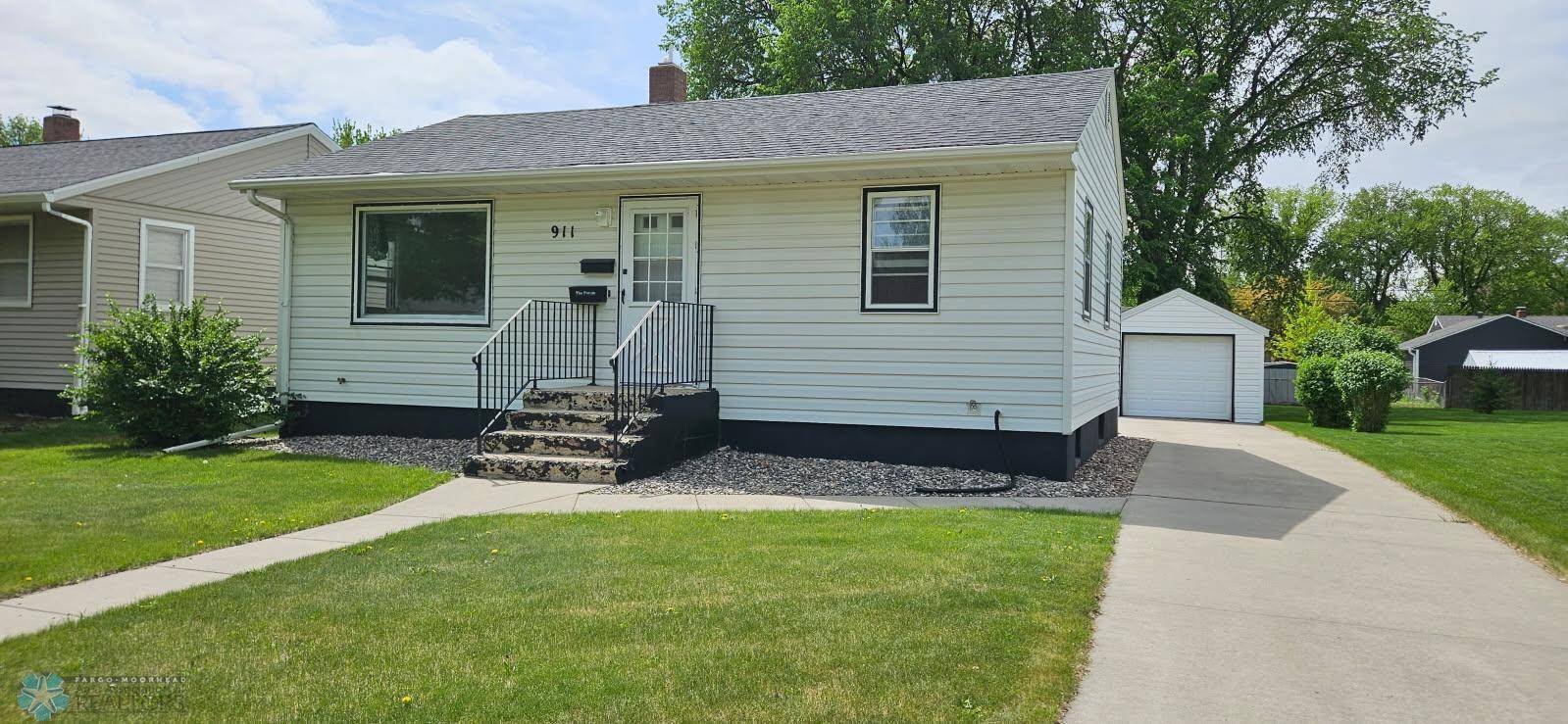 Moorhead, MN 56560,911 16th ST N