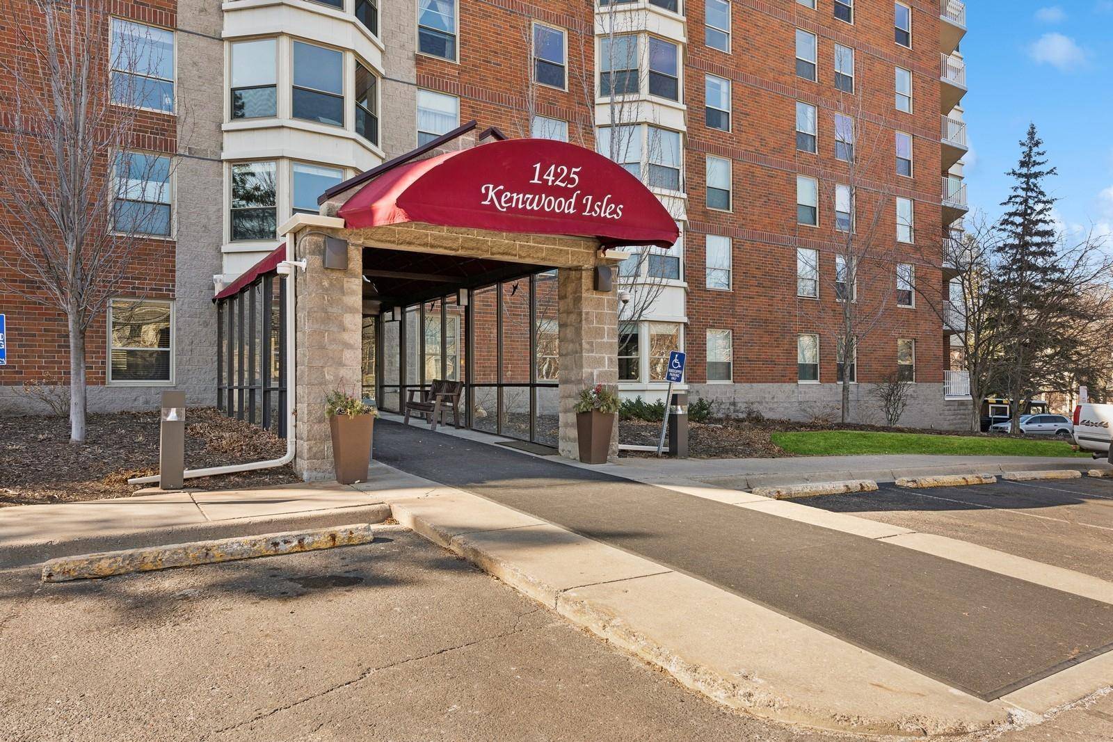 Minneapolis, MN 55408,1425 W 28th ST #519