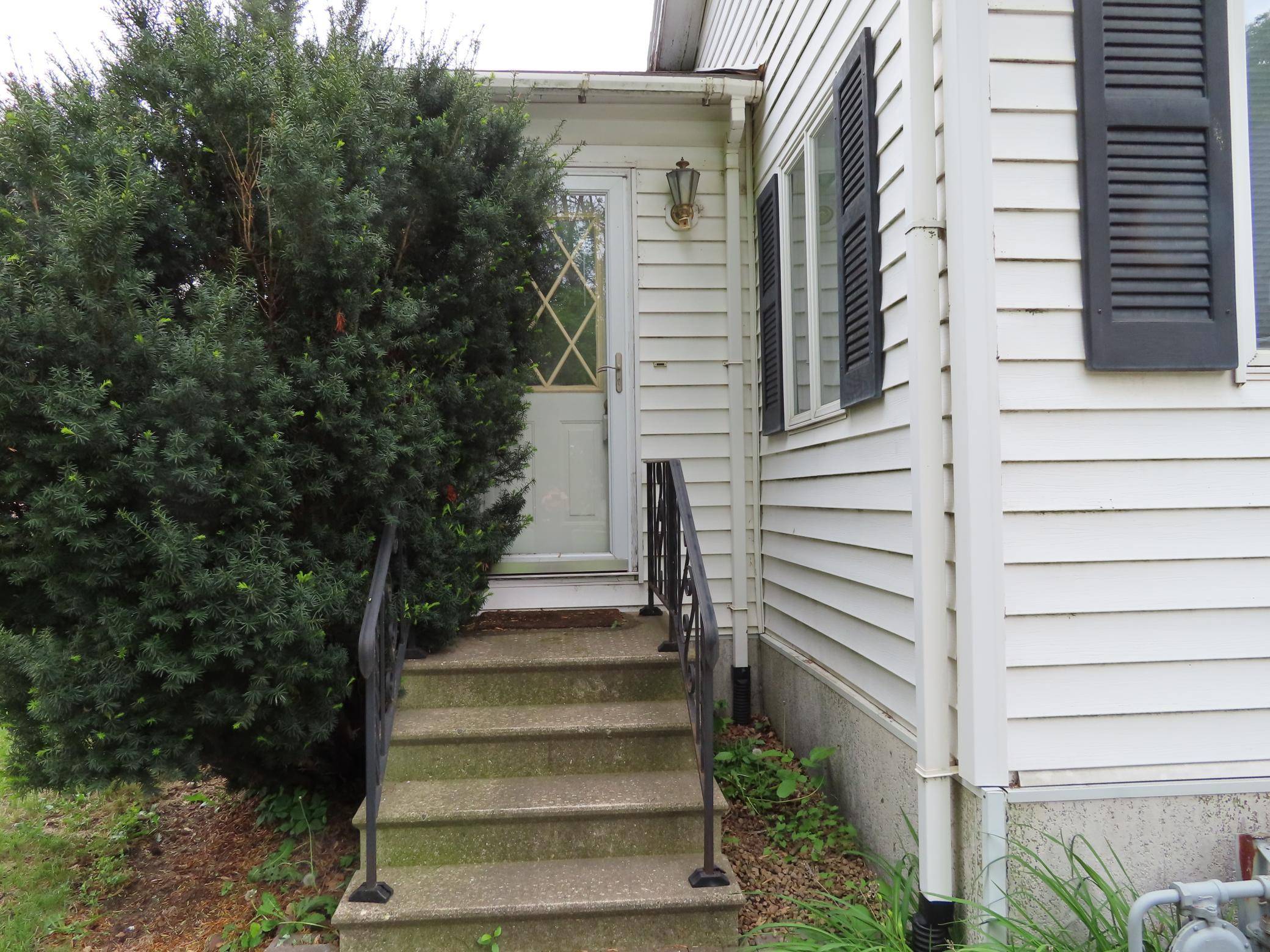 Truman, MN 56088,114 W 2nd ST S